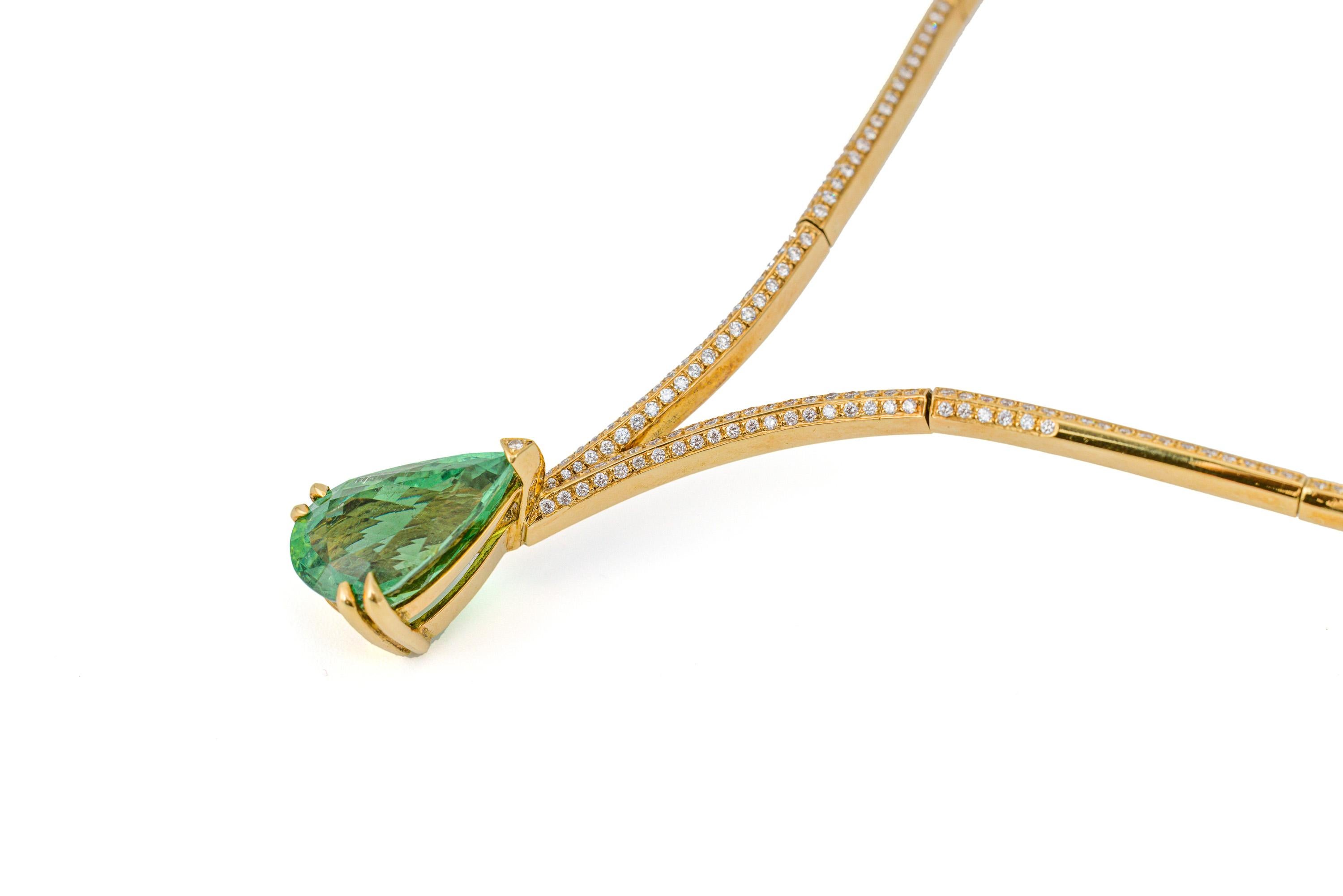 Moderne Collier à griffes d'aigle «stis » en tourmaline verte et diamants de 11,91 carats en vente