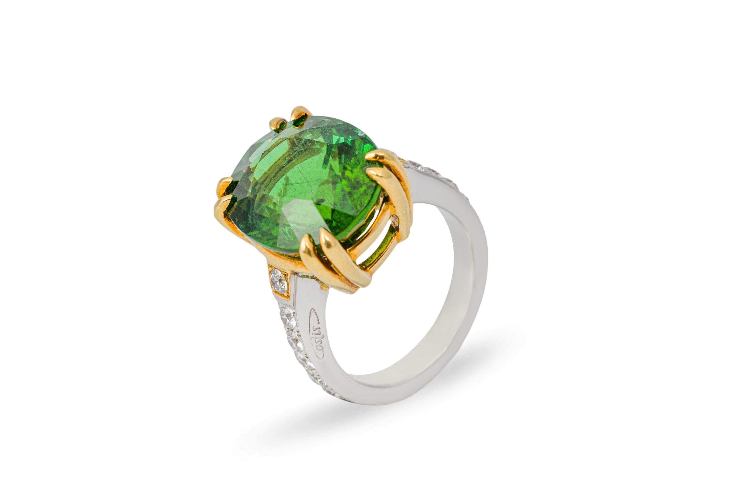 Moderne Bague « Costis » en forme d'aigle avec tourmaline verte de 17,14 carats et diamants en vente