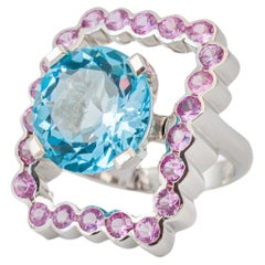 Bague « Costis » en mouvement avec topaze bleue et saphirs roses de 11,57 carats