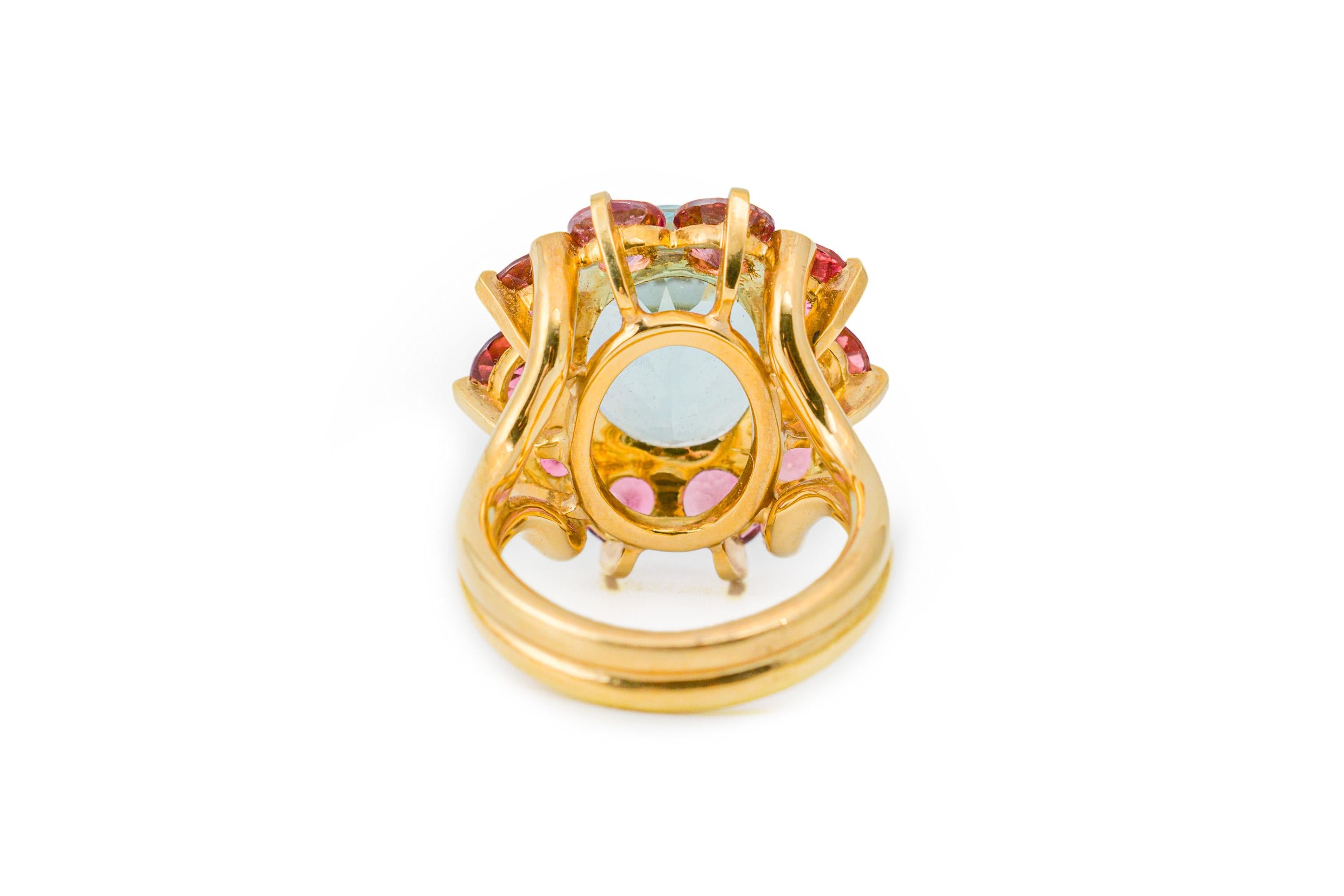 Imperial Rosette-Ring „Costis“ aus 18 Karat Gold mit zentralem Aquamarin und Rubellit im Zustand „Neu“ im Angebot in Athens, GR