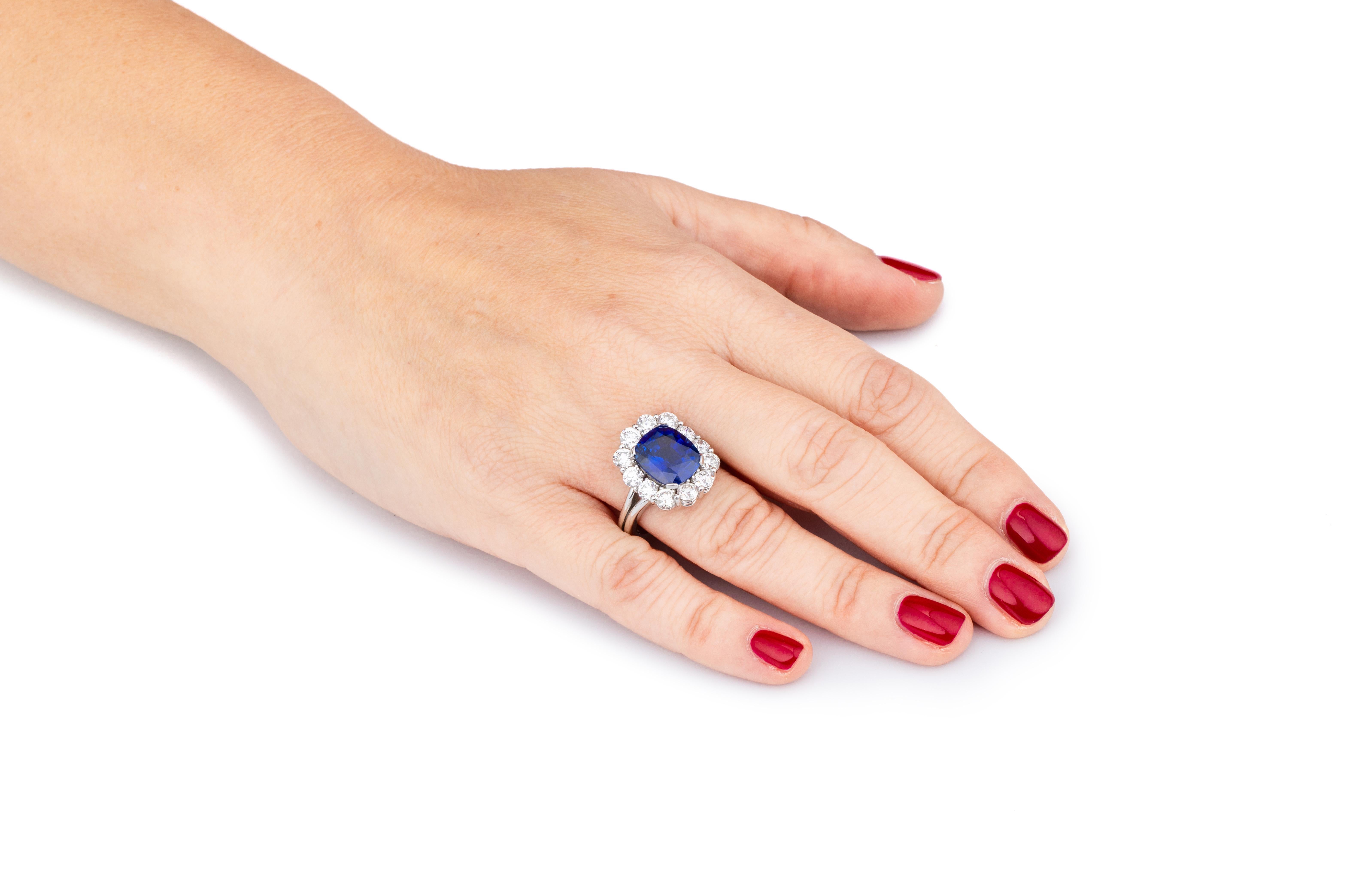 Bague « Costis » en saphirs royaux et diamants - Saphir bleu royal certifié 7,38 ct Pour femmes en vente