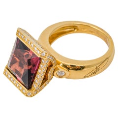 "Costis" Quadratischer Ring in Bewegung mit 8,36 Karat rosa Turmalin und Diamanten