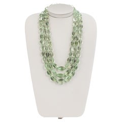 Dreireihige Halskette „Costis“ mit mehreren grünen Amethystperlen bis. 1900 Karat  