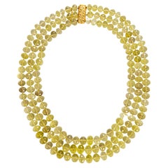 Dreireihige "Costis"-Halskette mit mehreren Zitronenquarz-Perlen bis. 1750 Karat  