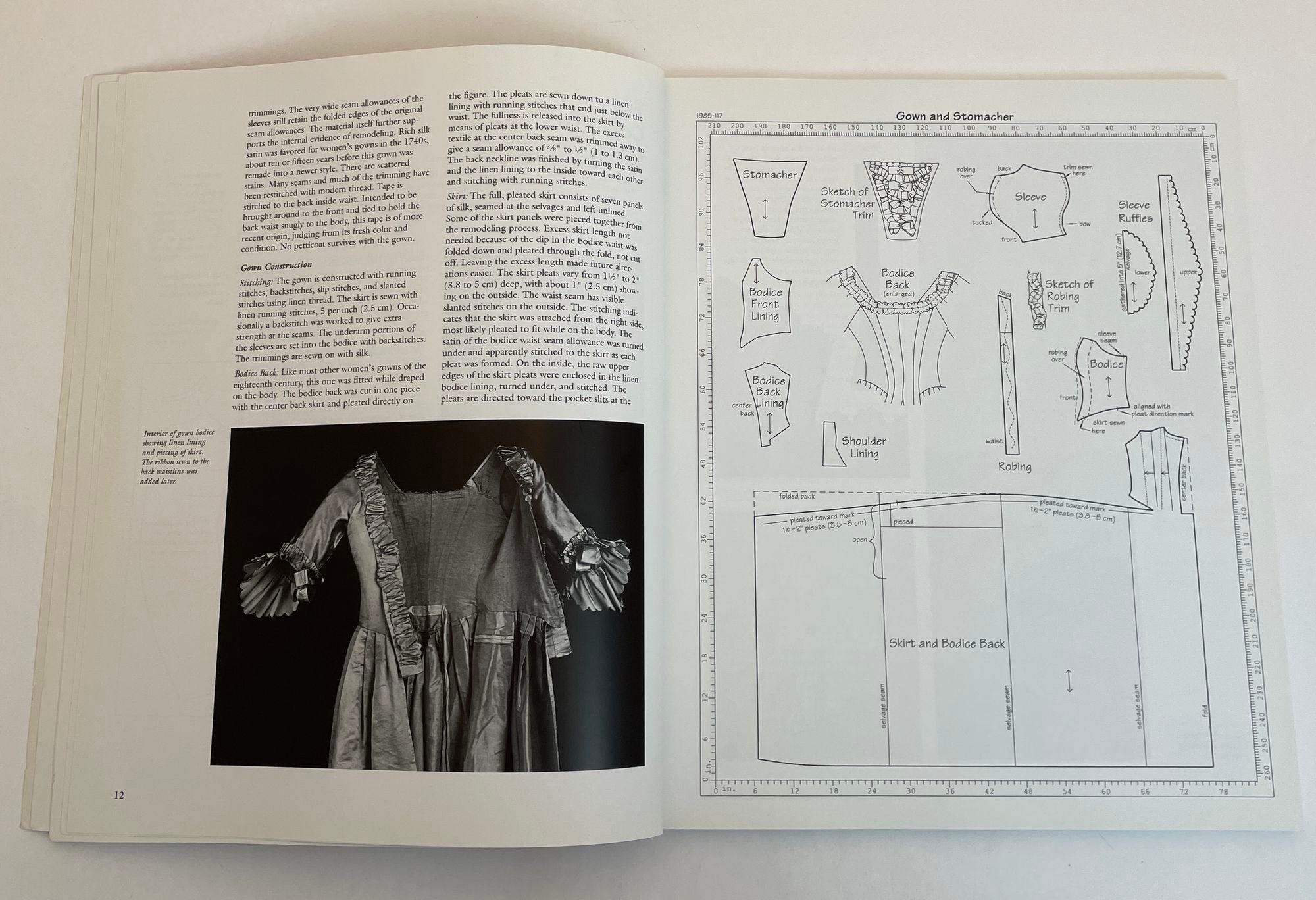 Primer Plano del Traje: Construcción y patrón de la ropa, 1750-1790 en Bueno estado para la venta en North Hollywood, CA