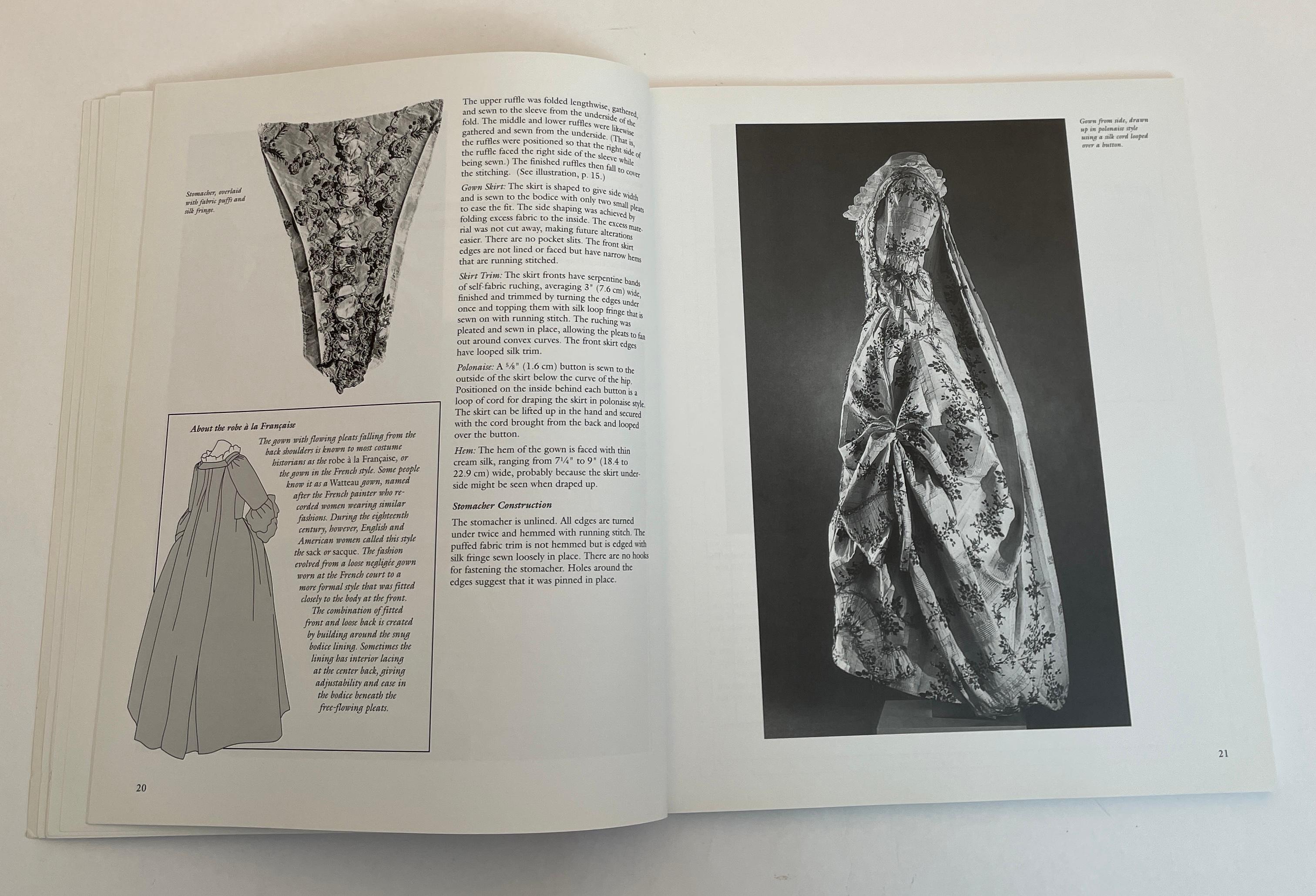 Primer Plano del Traje: Construcción y patrón de la ropa 1750-1790 en venta 2