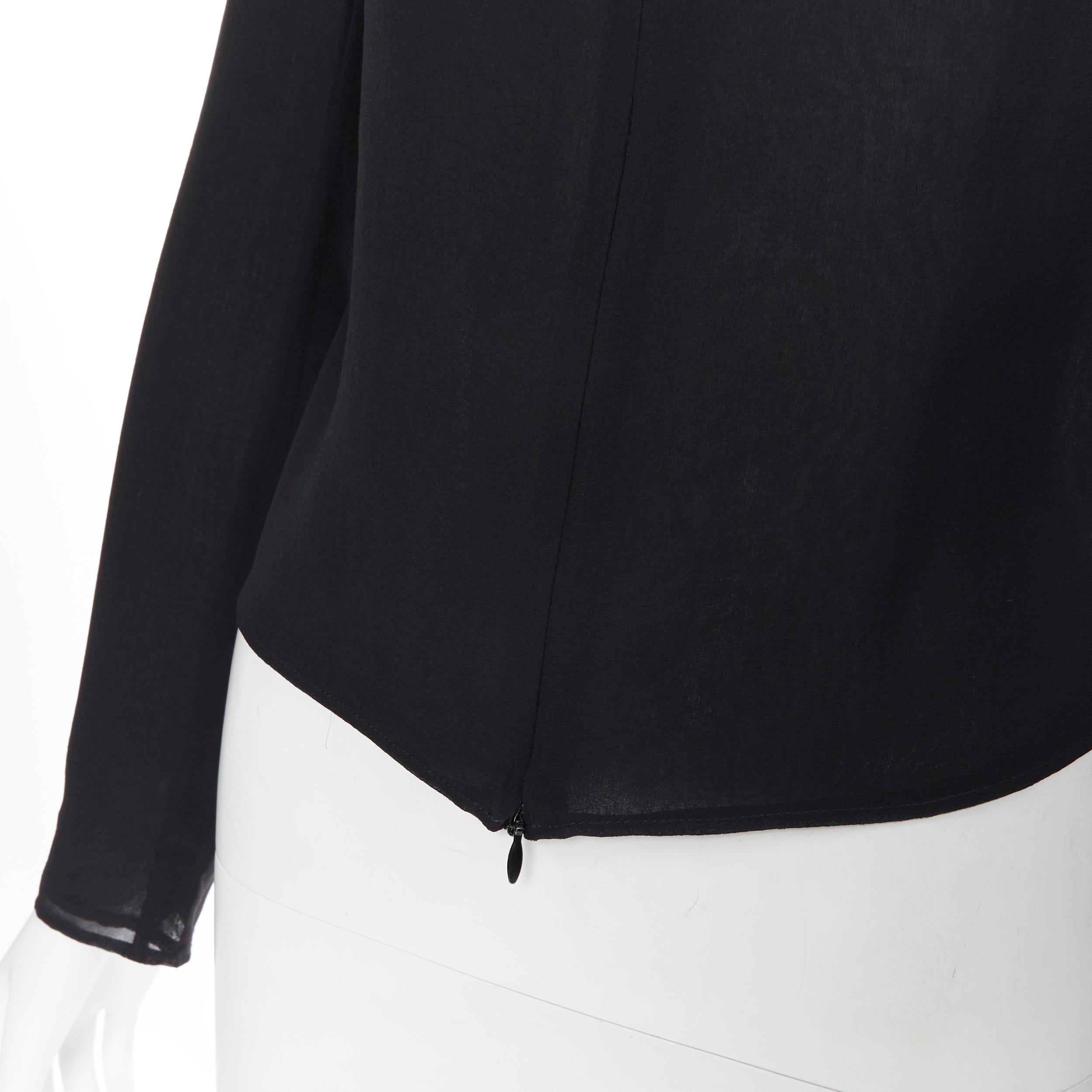 COSTUME NATIONAL 100% silk black wide boat neck zip front top IT38 XS
Brand: Costume National
Model Name / Style: Silk top
Material: Silk
Color: Black
Pattern: Solid
Closure: Zip
Extra Detail: Concealed zip front design at centre front. Long sleeve.