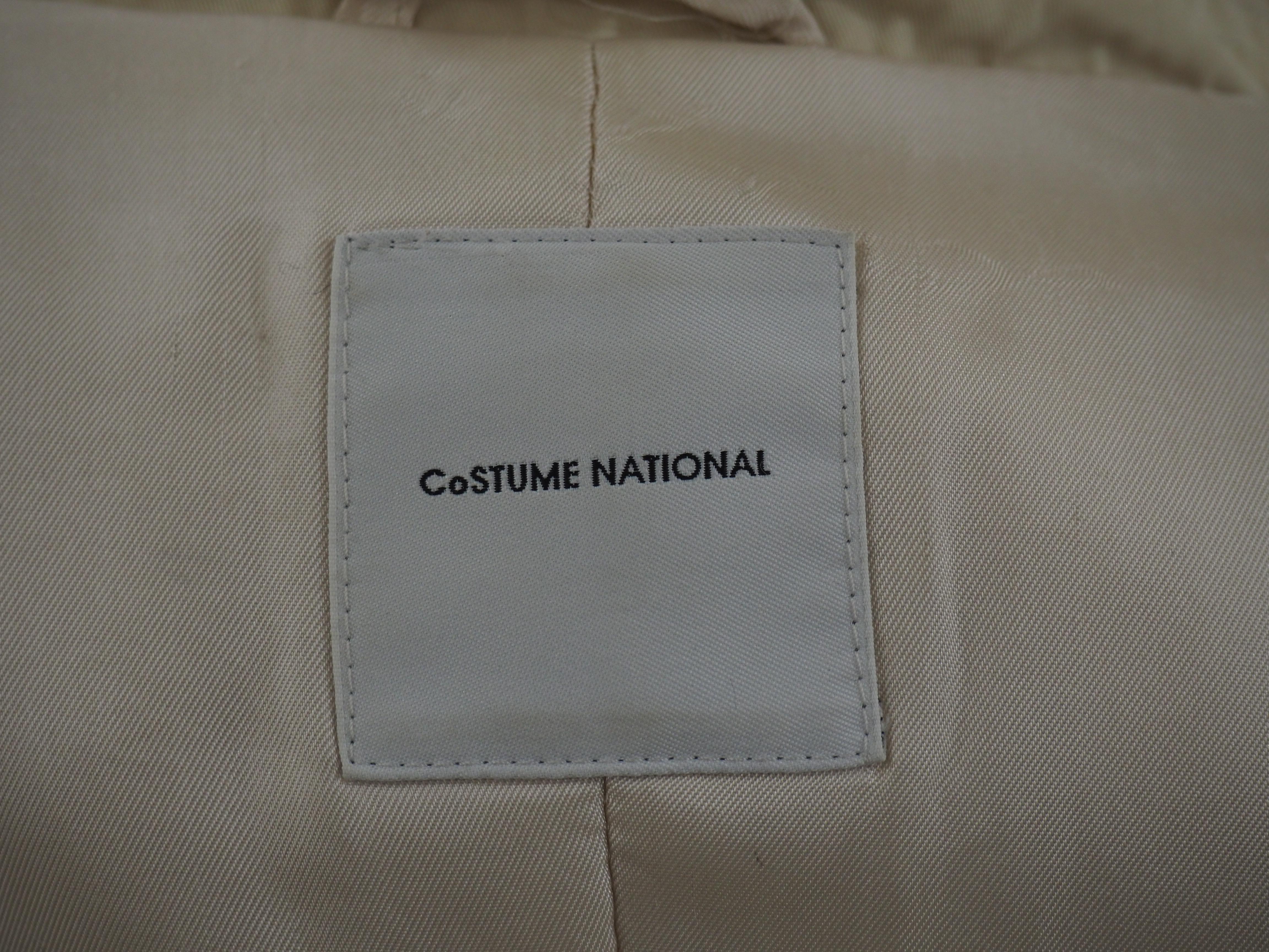 Nationaler beige Costume-Trenchcoat im Angebot 6