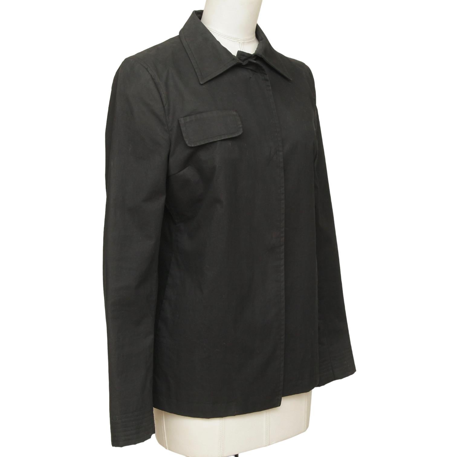 GUARANTEED AUTHENTIC VINTAGE COSTUME NATIONAL BLACK JACKET

Design:
- 3 covered button jacket.
- Black in color.
- Lapel.
- Long sleeve.
- Rear vent.
- Fully lined.
- Beautiful, nice year round weight!

Size: 40

Fabric: 90% Cotton, 10%