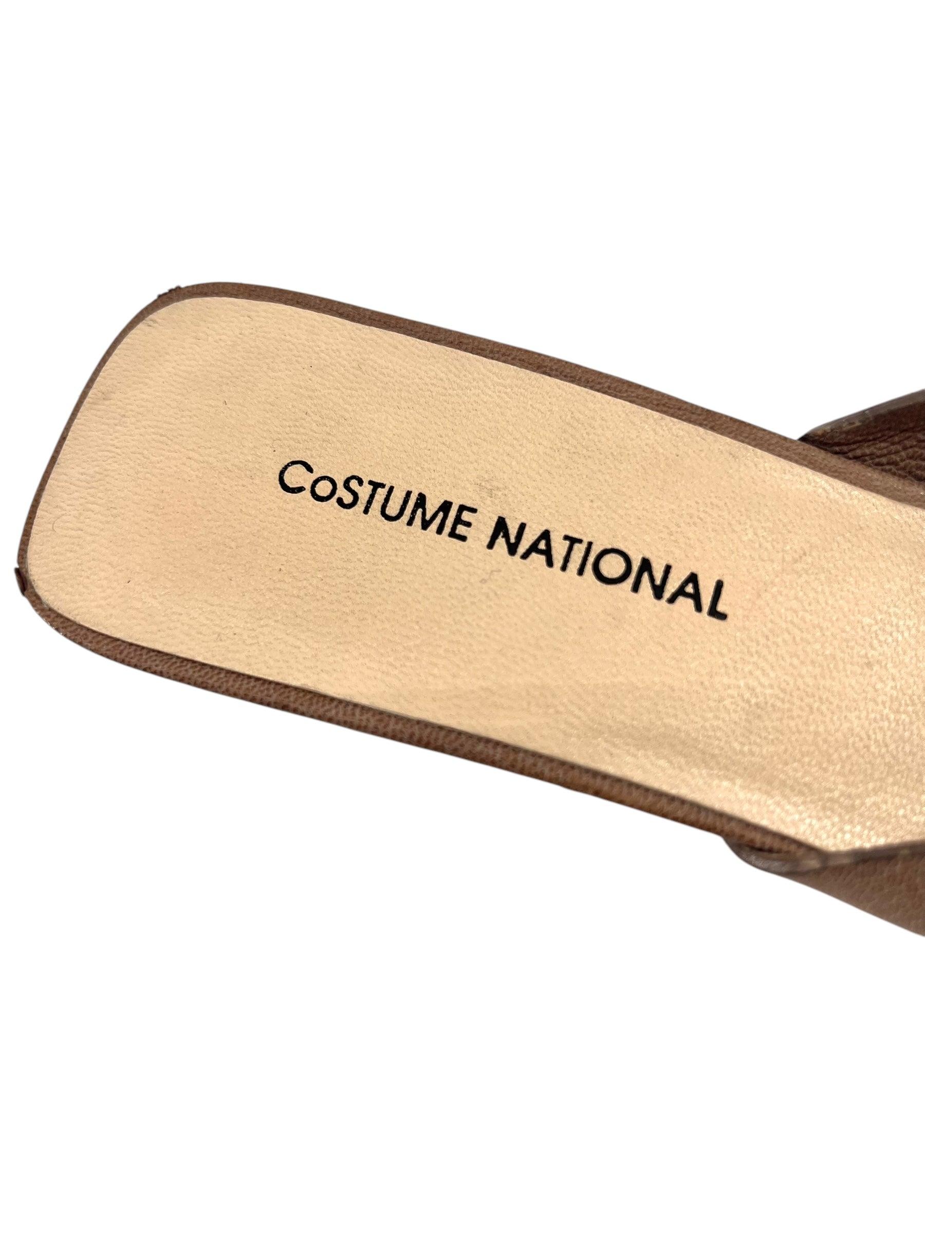 Marrone Costume National Taupe Leather Minimalist Kitten Heel Mule, New/Old in vendita