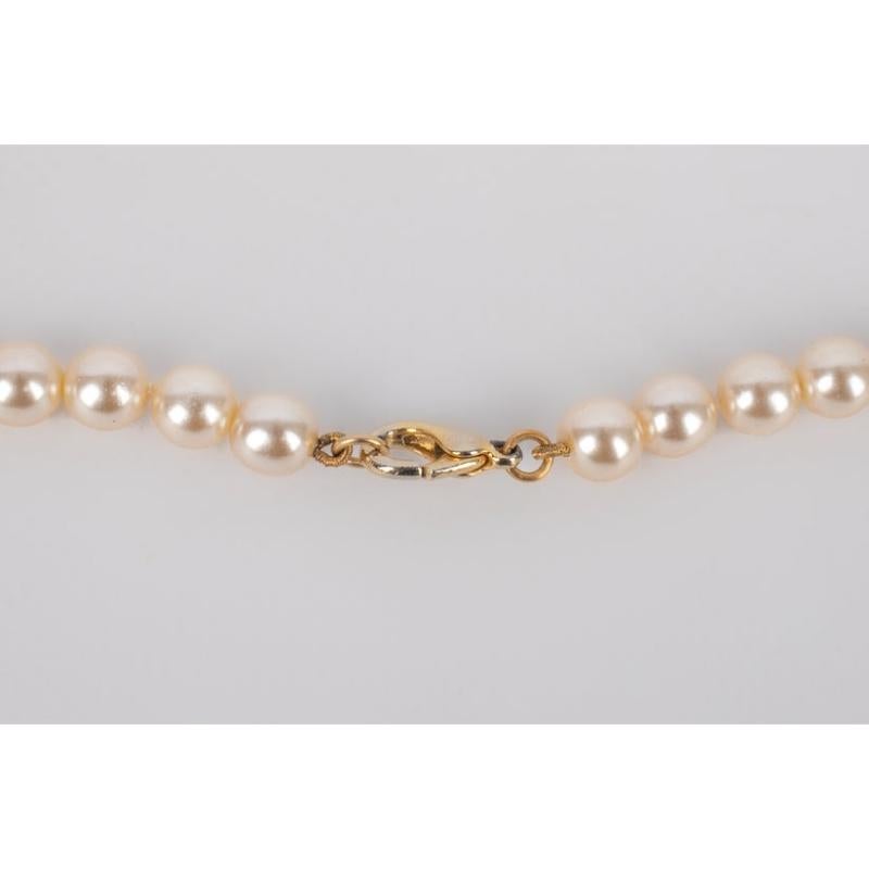Costume Pearl Sautoir Necklace With Glass Pearl. For Sale 2