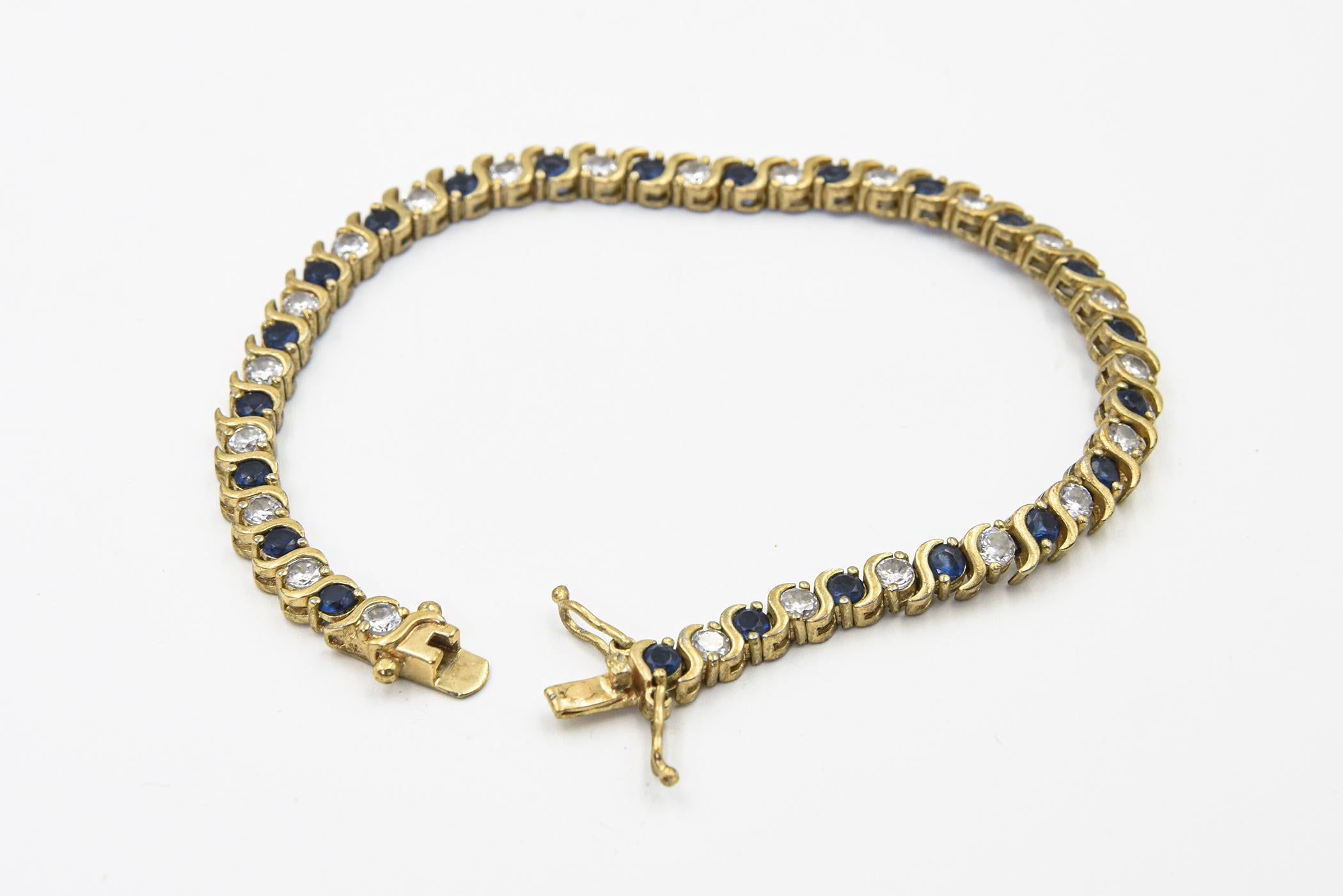 Goldfarbenes Kostüm-Armband mit Saphiren und Diamanten im Angebot 2