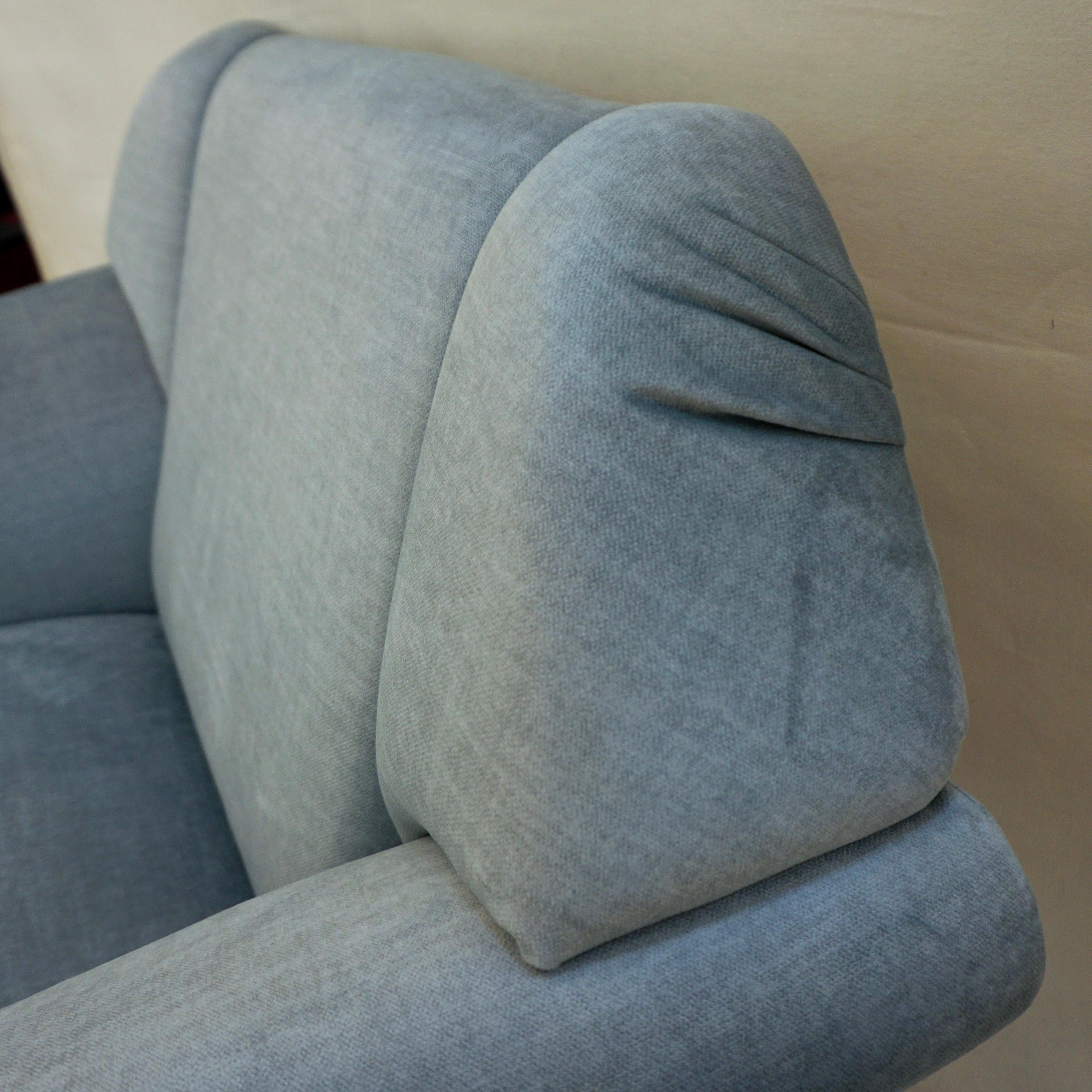Cosulich Interiors - Paire de fauteuils aigue-marine de style italien moderne du milieu du siècle dernier en vente 6