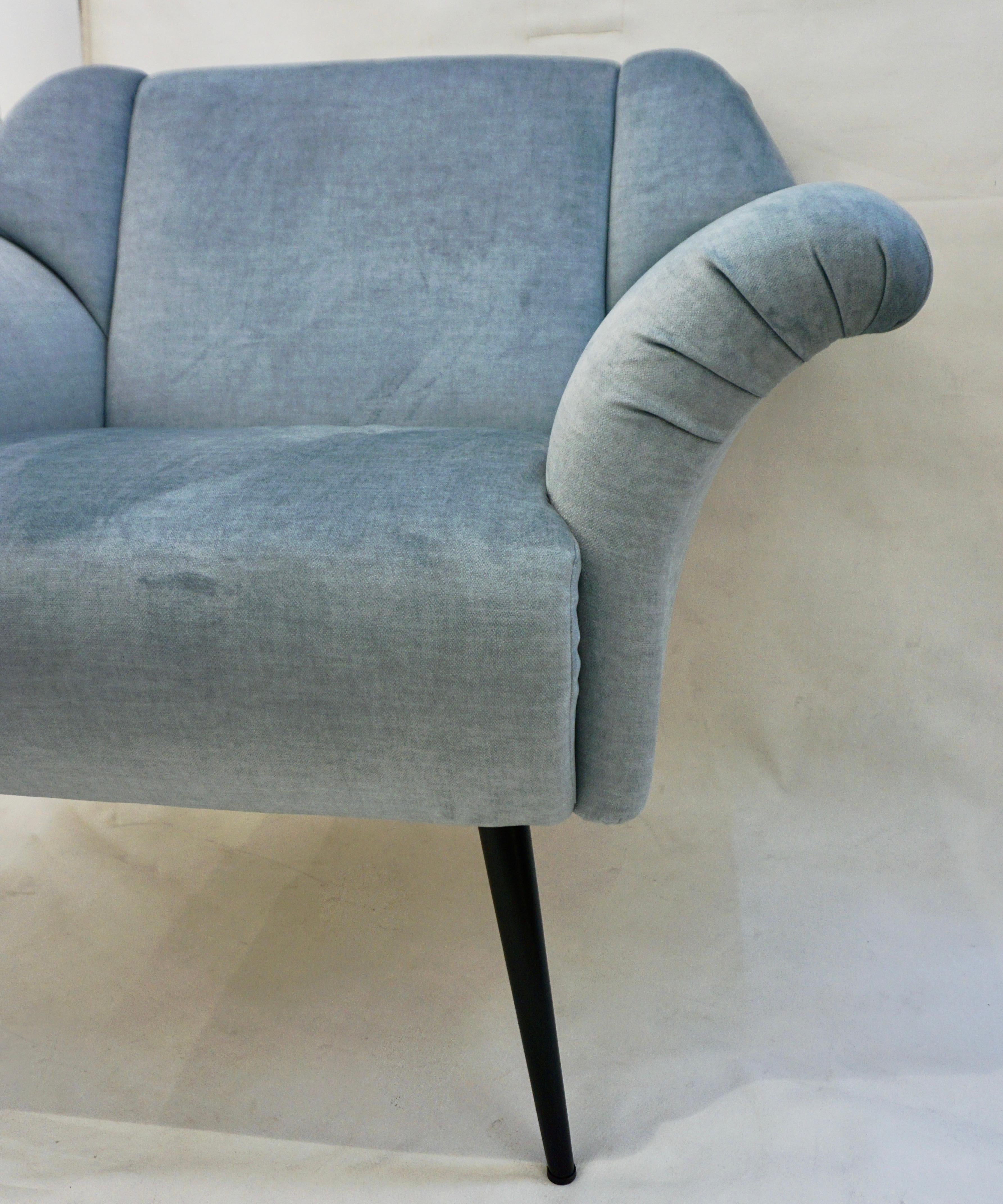 Cosulich Interiors - Paire de fauteuils aigue-marine de style italien moderne du milieu du siècle dernier en vente 11
