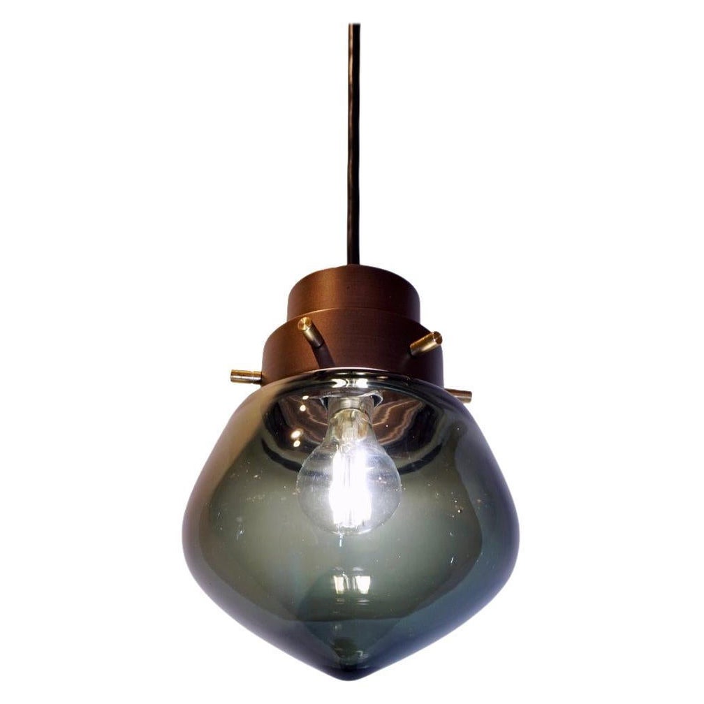 Cosulich Interiors Ciondolo moderno italiano in vetro soffiato Aqua fumé con goccia in bronzo