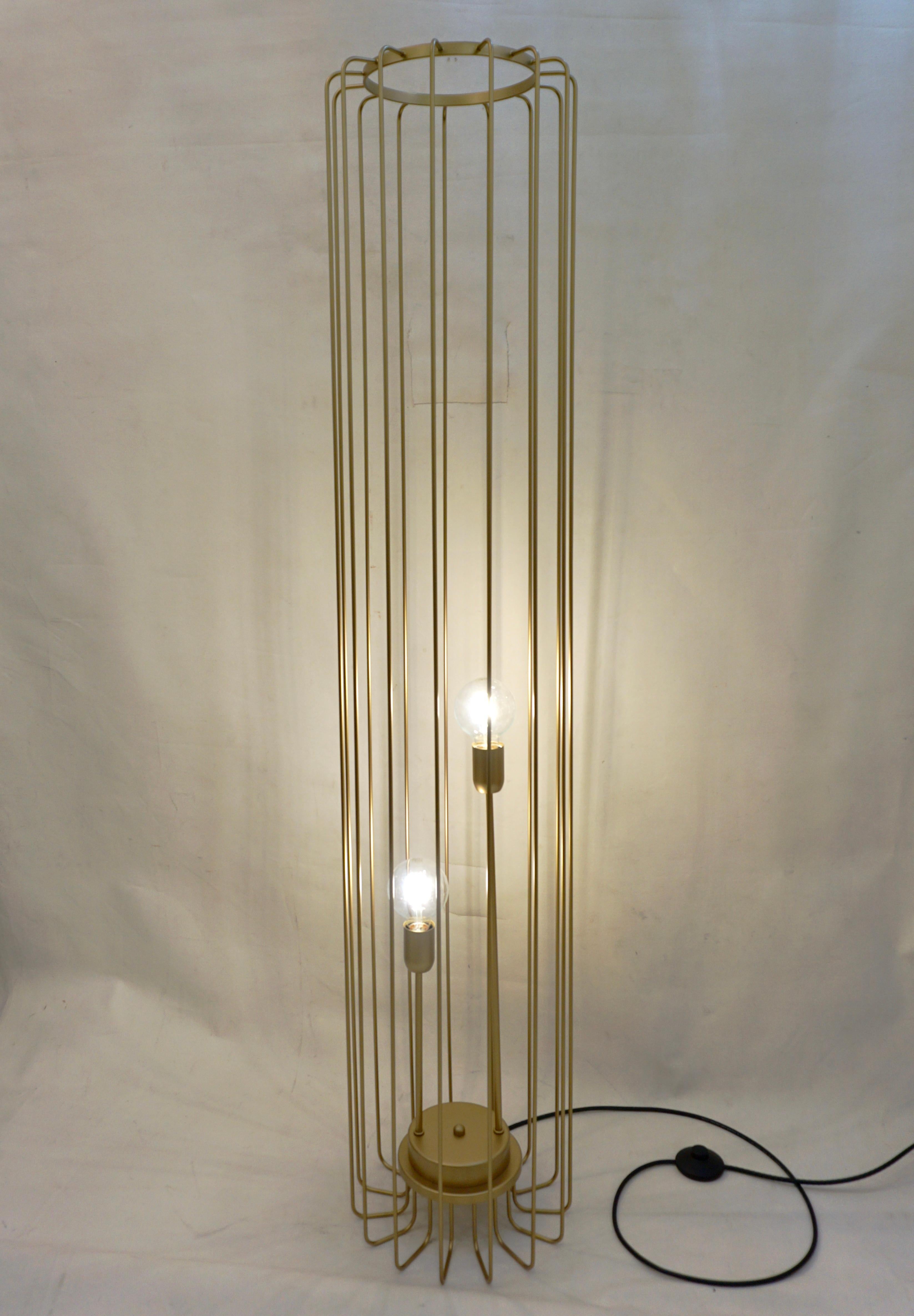 Cosulich Interiors Minimalistische italienische futuristische offene Stehlampe aus Goldstahl im Angebot 2