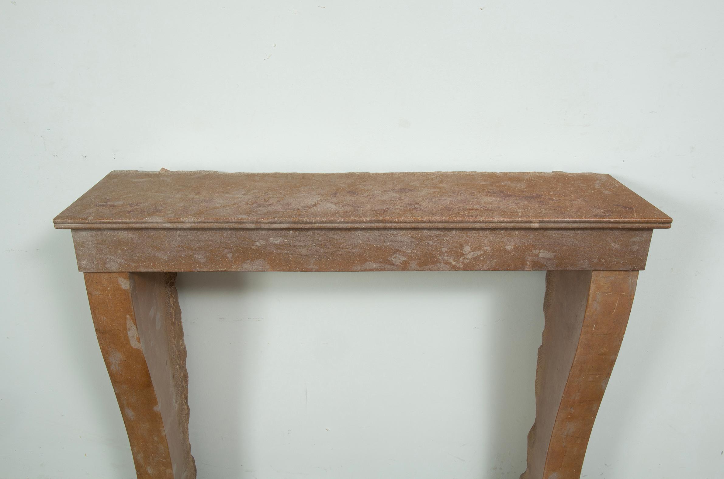 Cosy Colored French Style Limestone Fireplace with Hearth In Good Condition For Sale In Haarlem, Noord-Holland