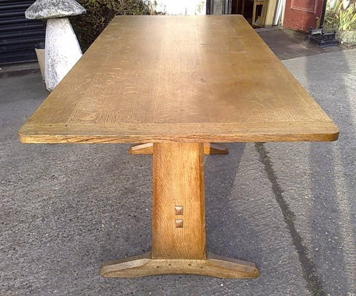 A well designed good quality handcrafted Cotswold school oak dining table and matching sideboard, with sculptured details and pegged joints throughout, comprising of:
A rectangular dining table, 76 cm high, 158 cm wide, 82 cm deep.
A sideboard, 81