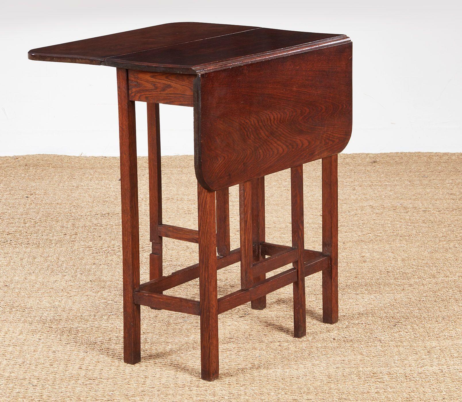 Cotswold School Drop Leaf Table In Good Condition For Sale In Greenwich, CT