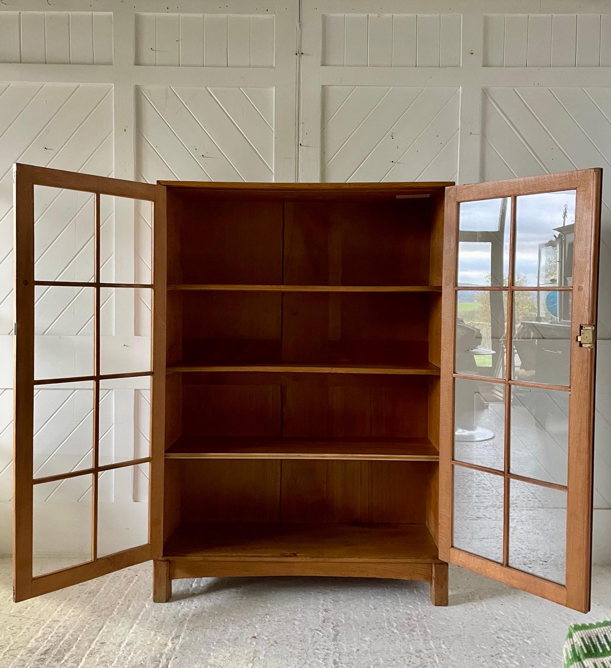 Arts and Crafts Libreria Cotswold School Oak di Peter Waals in vendita