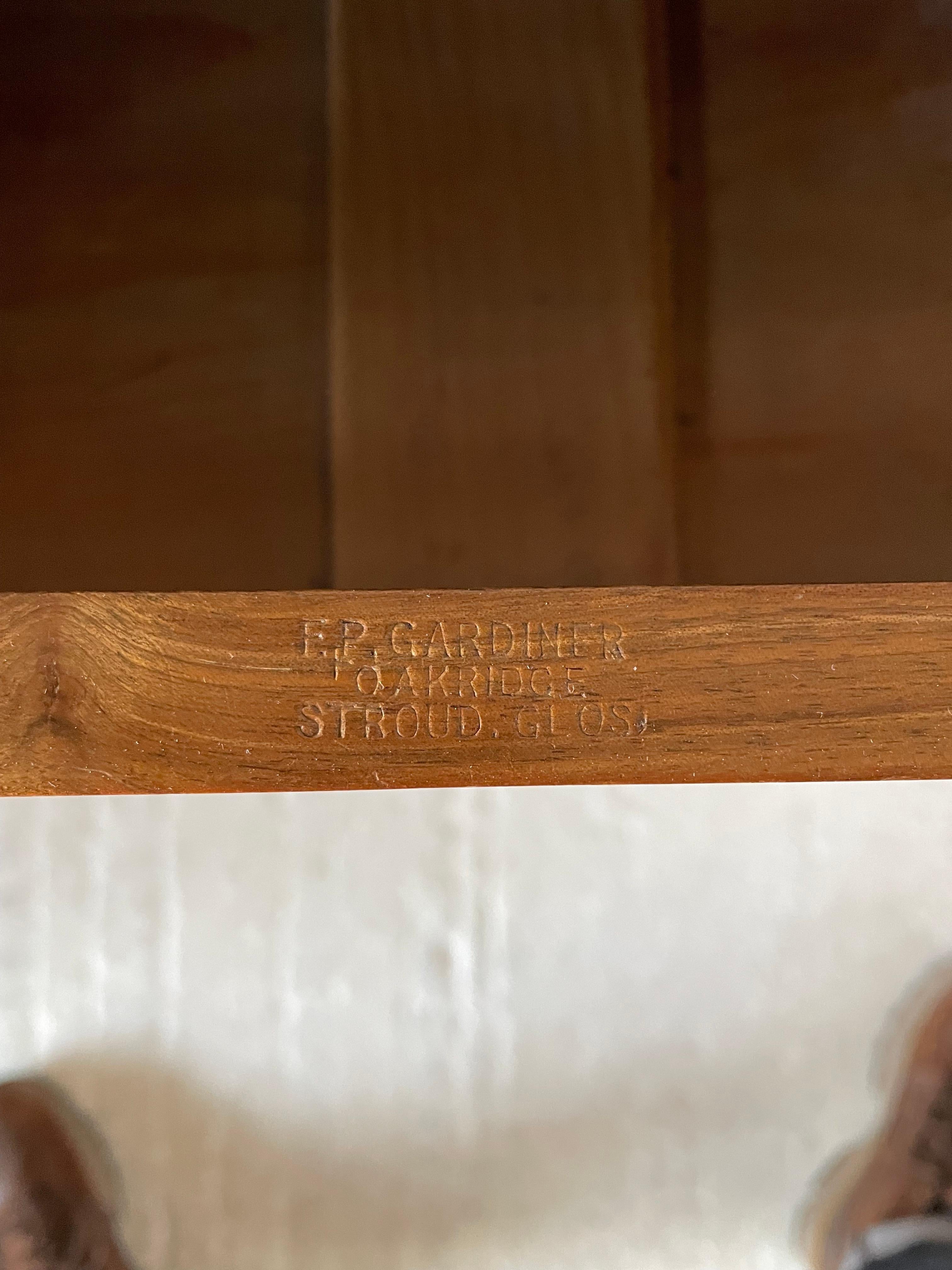 Metà XX secolo Credenza in noce Cotswold School in vendita