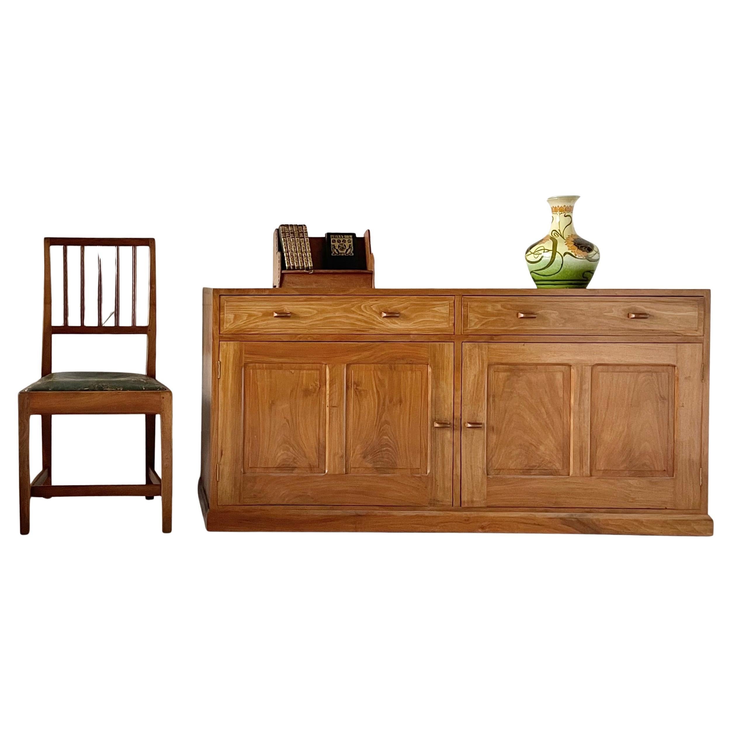 Credenza in noce Cotswold School in vendita