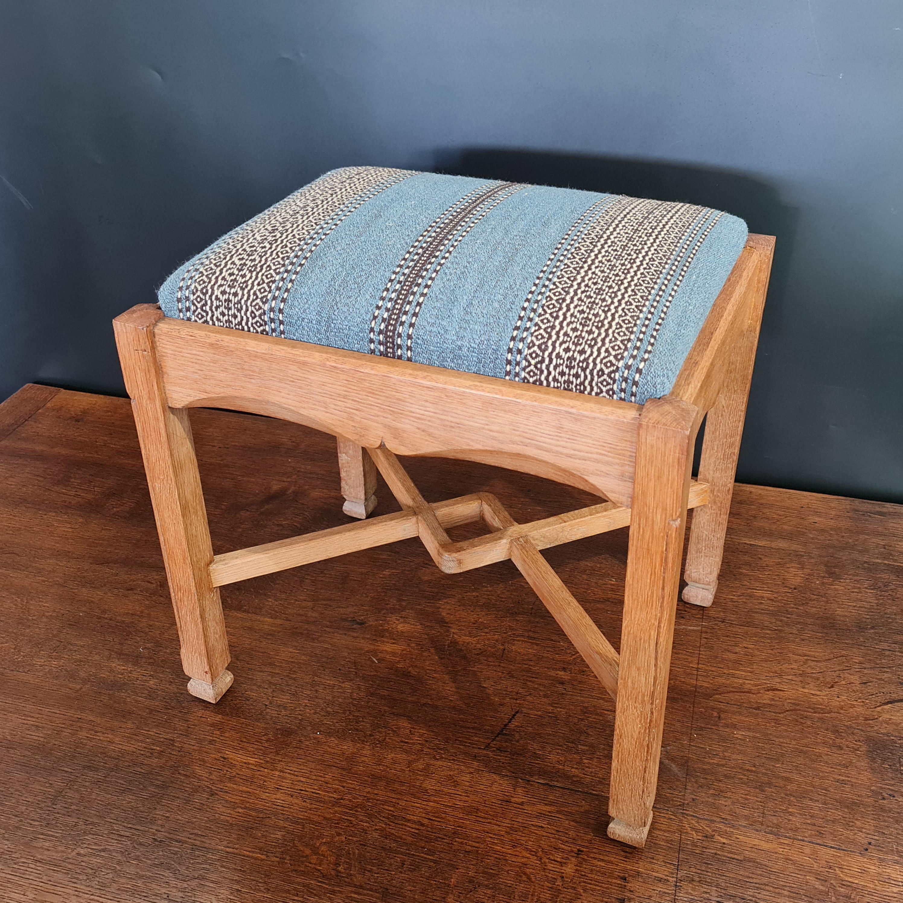 Arts and Crafts Sgabello imbottito in quercia Cotswolds School in vendita