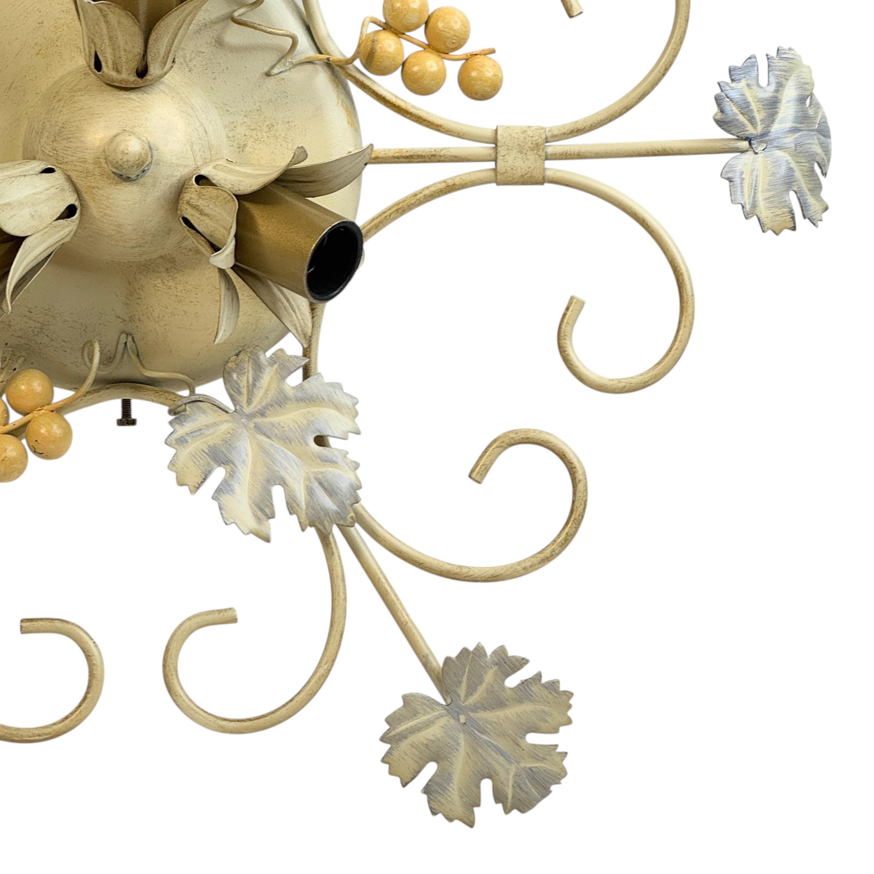 Country Cottage Style Shabby Chic Florence Grape & Leaf Flush Mount Light Kolarz Austria en vente