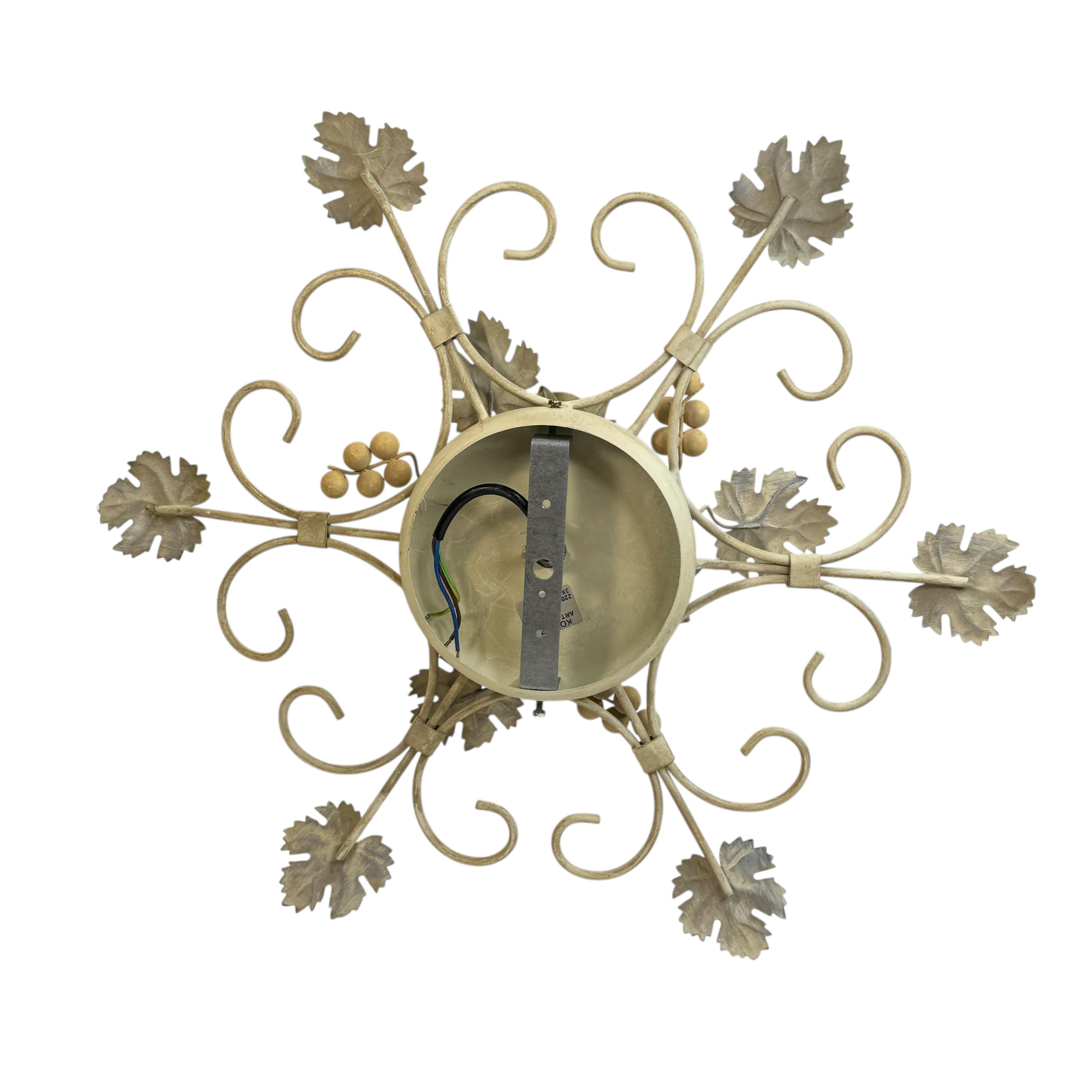Milieu du XXe siècle Cottage Style Shabby Chic Florence Grape & Leaf Flush Mount Light Kolarz Austria en vente