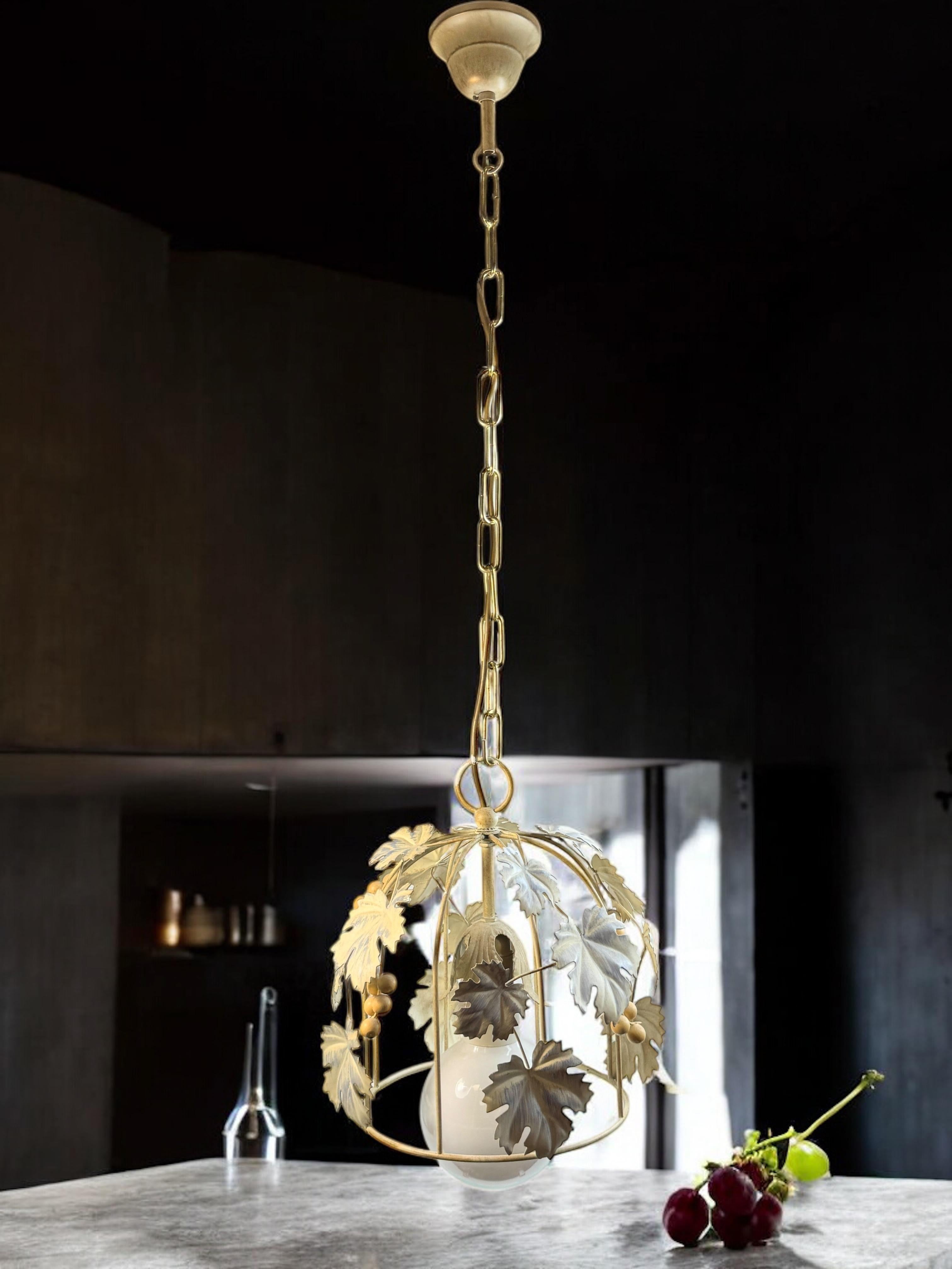 Cottage Style Shabby Chic Florence Grape & Leaf Pendant Light, Kolarz Austria en vente 3