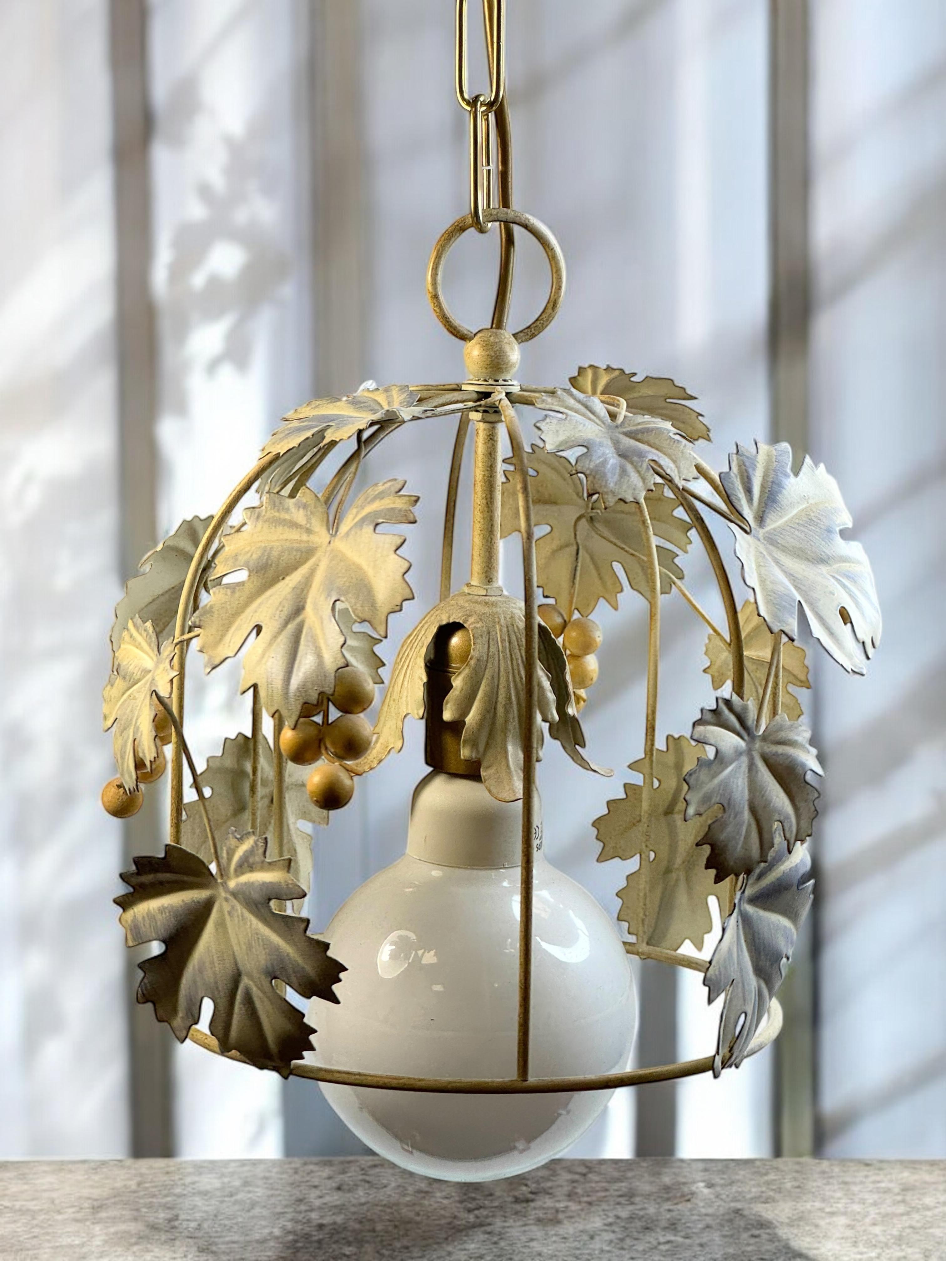 Cottage Style Shabby Chic Florence Grape & Leaf Pendant Light, Kolarz Austria en vente 5