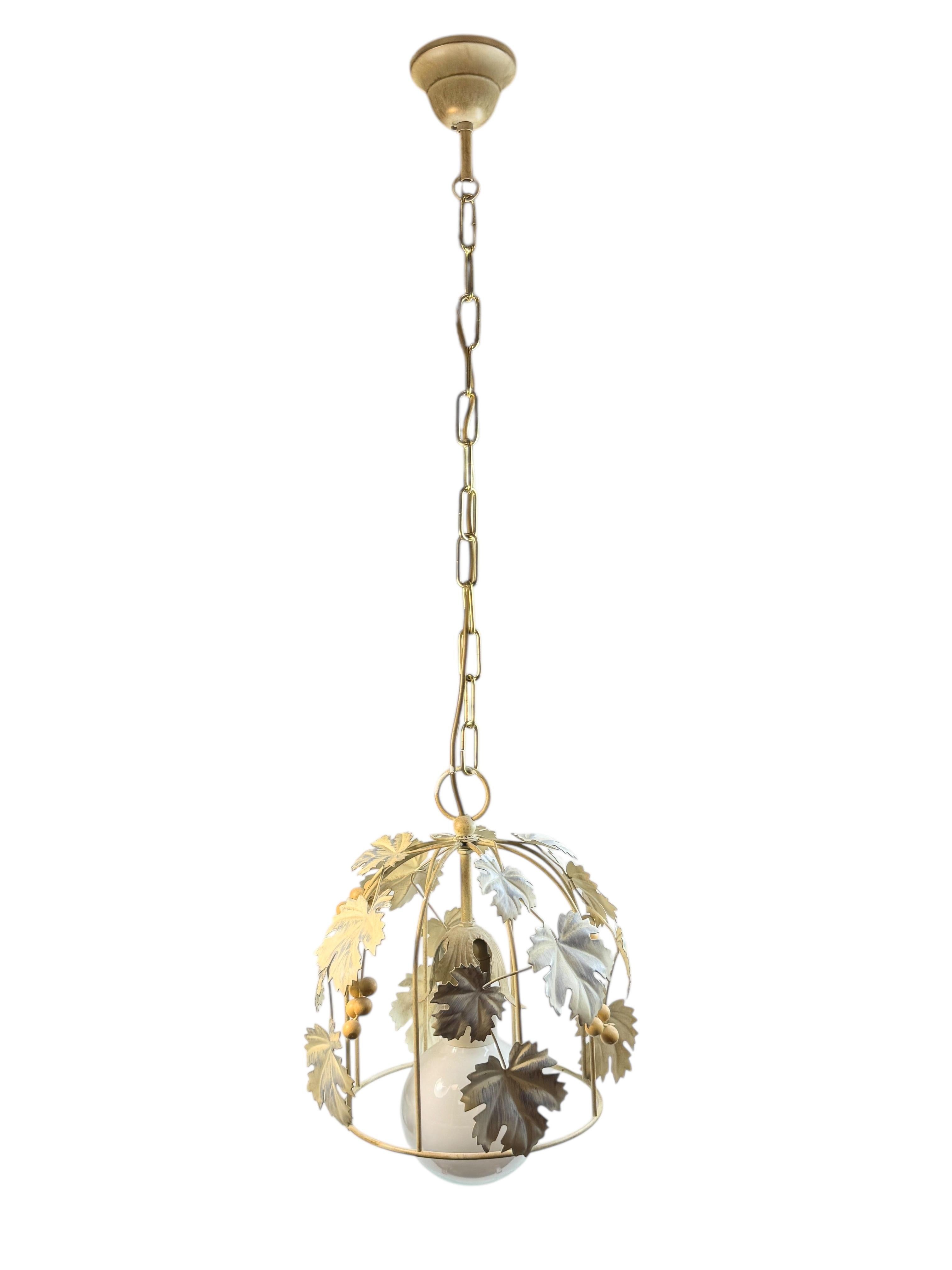 Métal Cottage Style Shabby Chic Florence Grape & Leaf Pendant Light, Kolarz Austria en vente