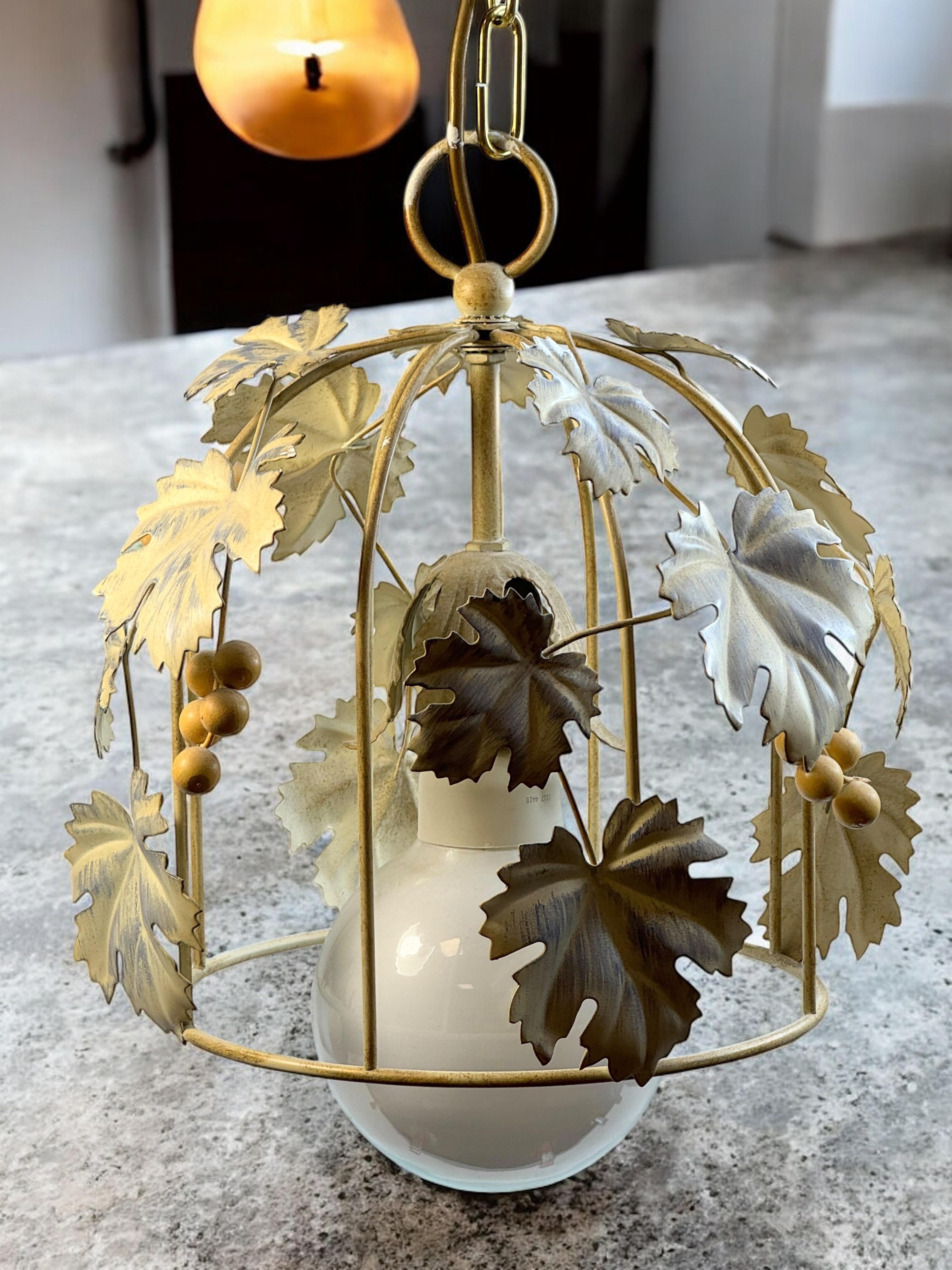Cottage Style Shabby Chic Florence Grape & Leaf Pendant Light, Kolarz Austria en vente 1