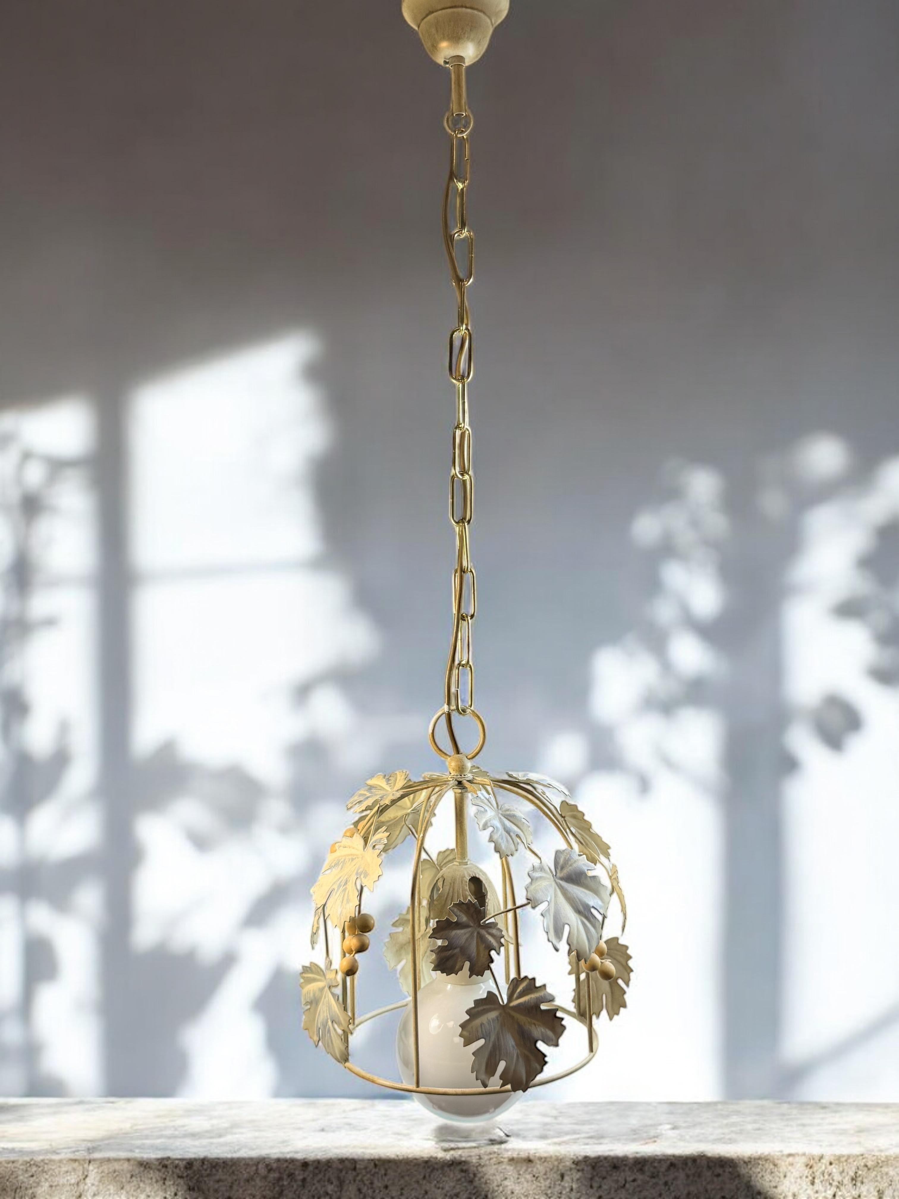 Cottage Style Shabby Chic Florence Grape & Leaf Pendant Light, Kolarz Austria en vente 2