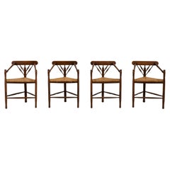 Chaises de salle à manger ou d'appoint à trois pieds de style cottage avec sièges triangulaires en rotin