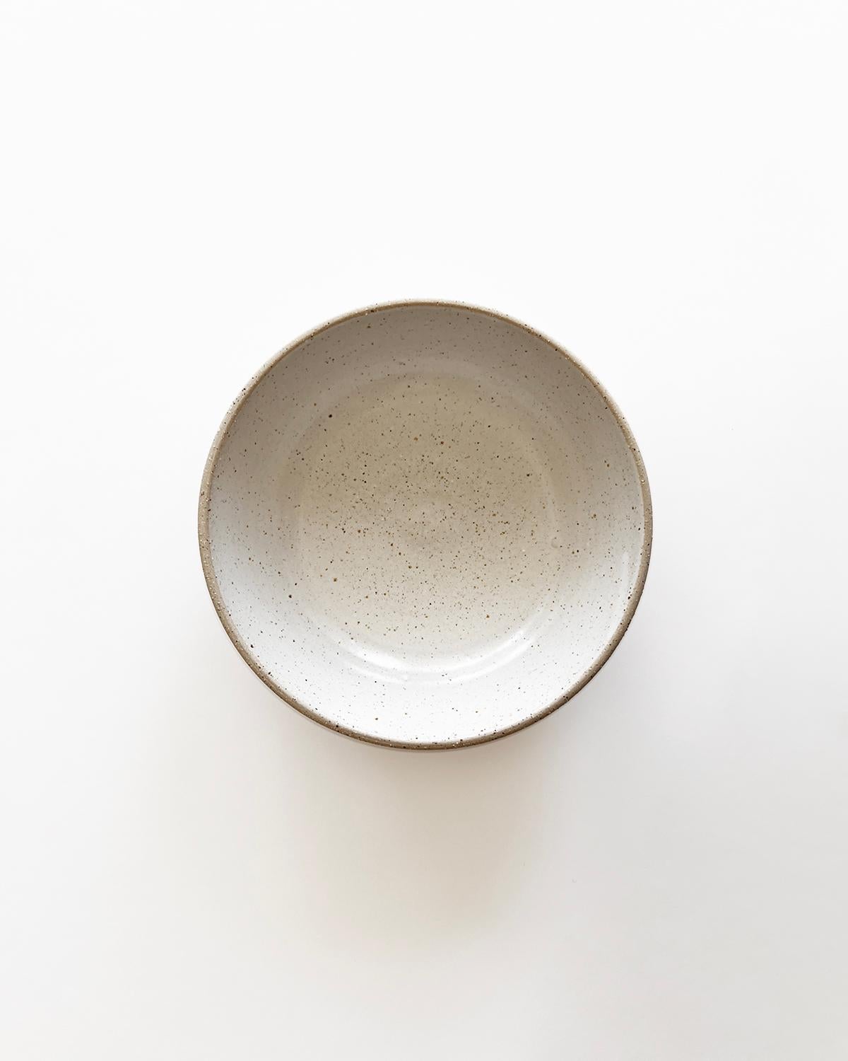 Service de table Cotto en grès fait à la main en gris et sable en vente 1