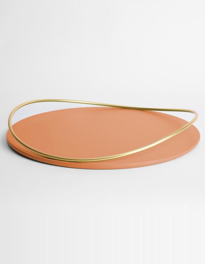 Cotto Touché A tray by Mason Editions
Dimensions: 36 × 36 × 4.4 cm
Materials: Iron and MDF
Colours: taupe, cotto, burgundy, sage green, petrol green

A light metal rod that rests on the surface and then lifts up, almost touching the surface