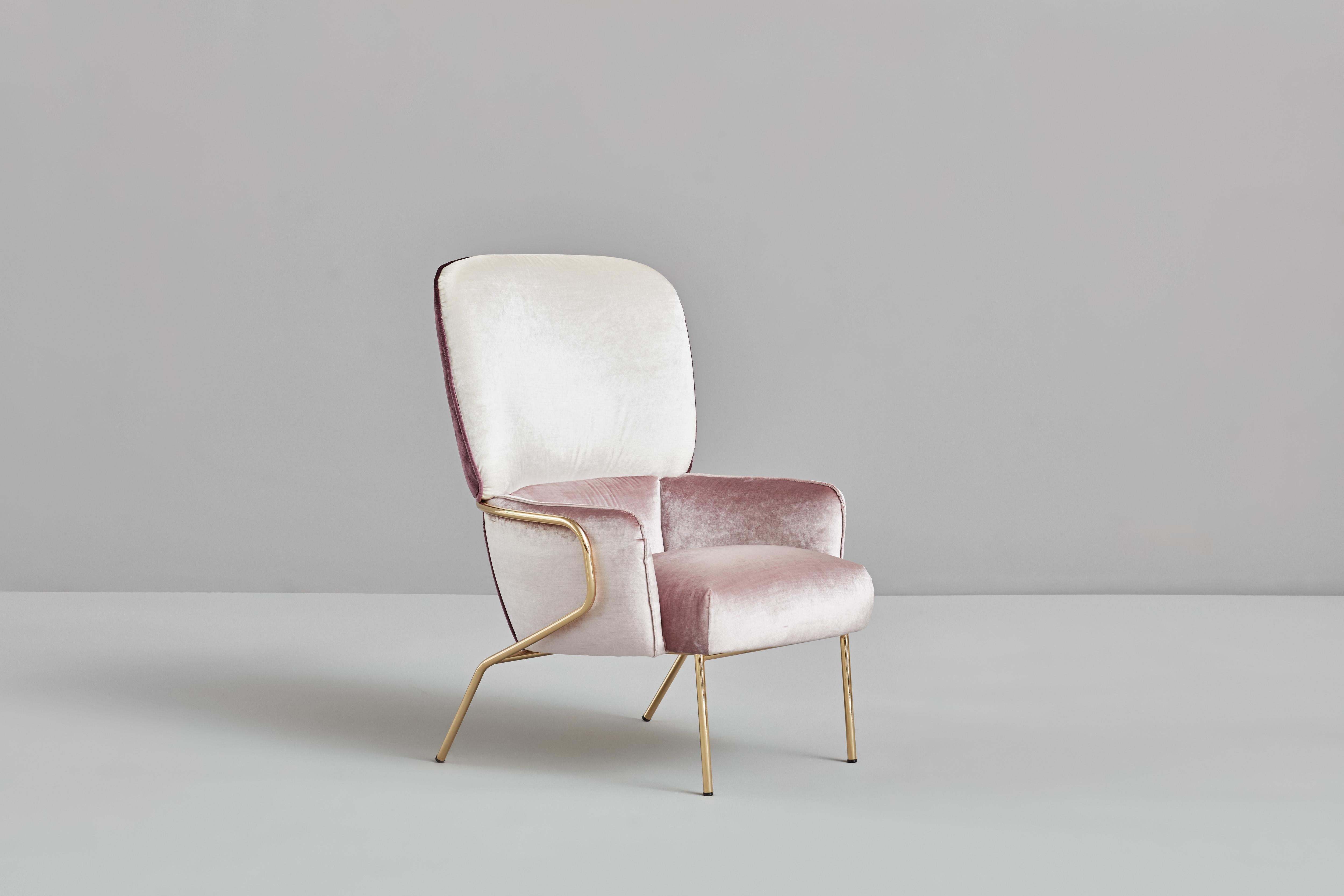 Cotton armchair by Pepe Albargues
Dimensions: 104 x 90 x 78 cm
Materials: Pine wood structure reinforced with plywood and table.
Seat stuffed with polyurethane 3542 covered with polyester fibre.
Backrest polyurethane HR25 covered with polyester