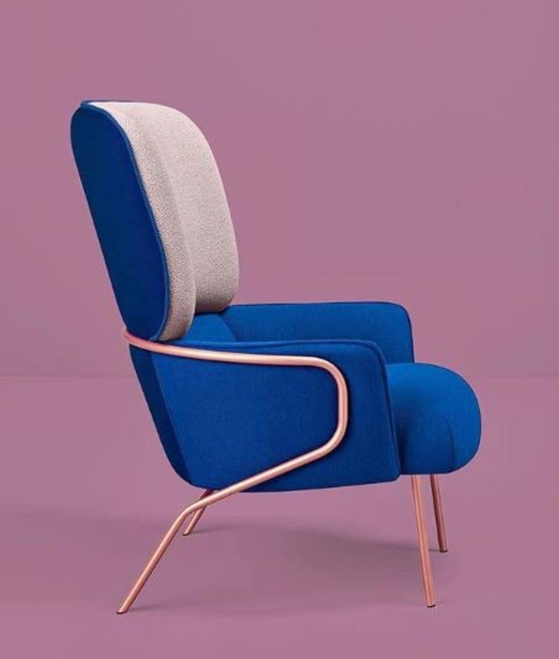 Cotton armchair by Pepe Albargues
Dimensions: 104 x 90 x 78 cm.
Materials: Pine wood structure reinforced with plywood and table.
Seat stuffed with polyurethane 3542 covered with polyester fibre.
Backrest polyurethane HR25 covered with polyester