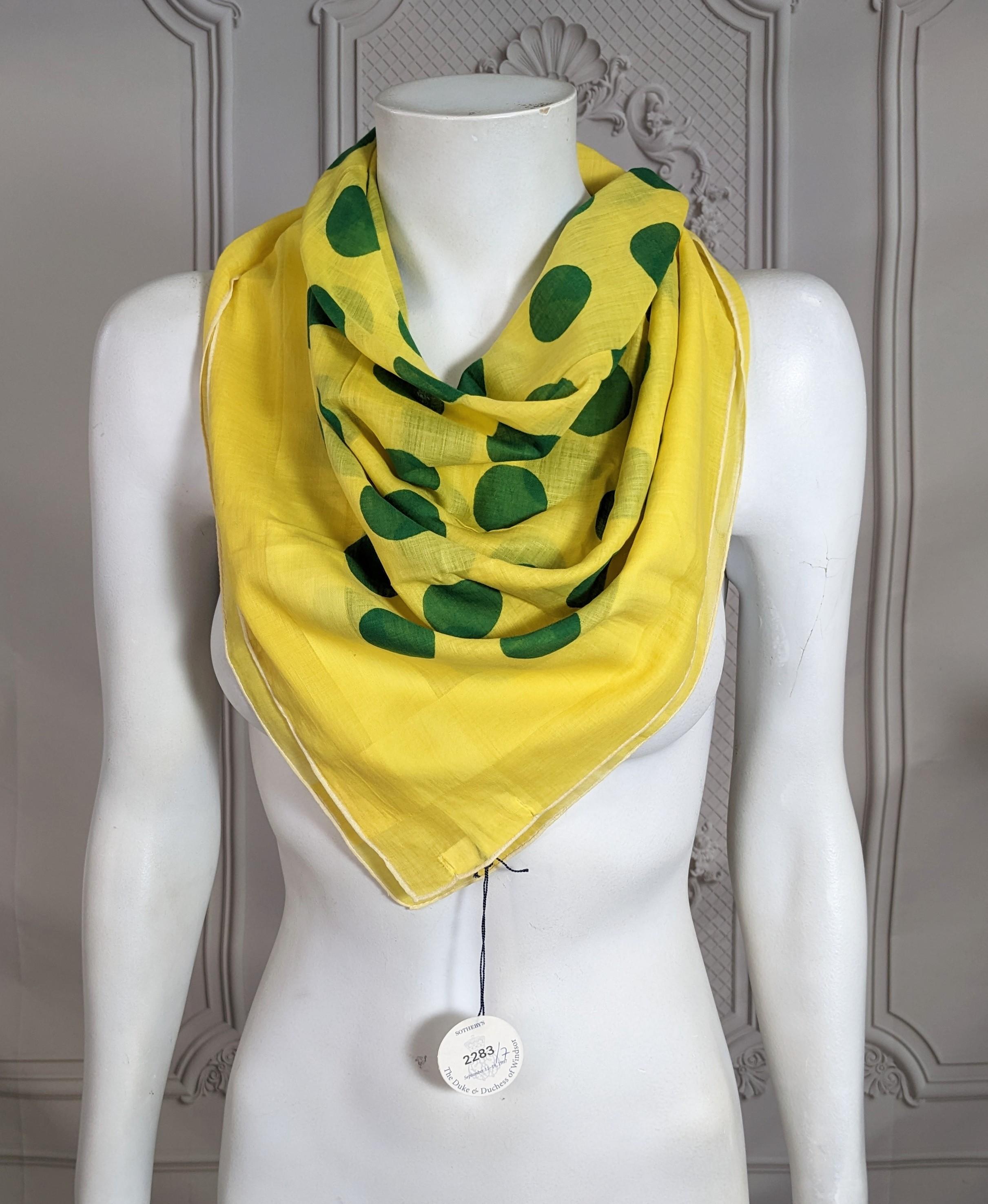 Pañuelo de Algodón Batista Lunares, Duquesa de Windsor en Bueno estado para la venta en New York, NY