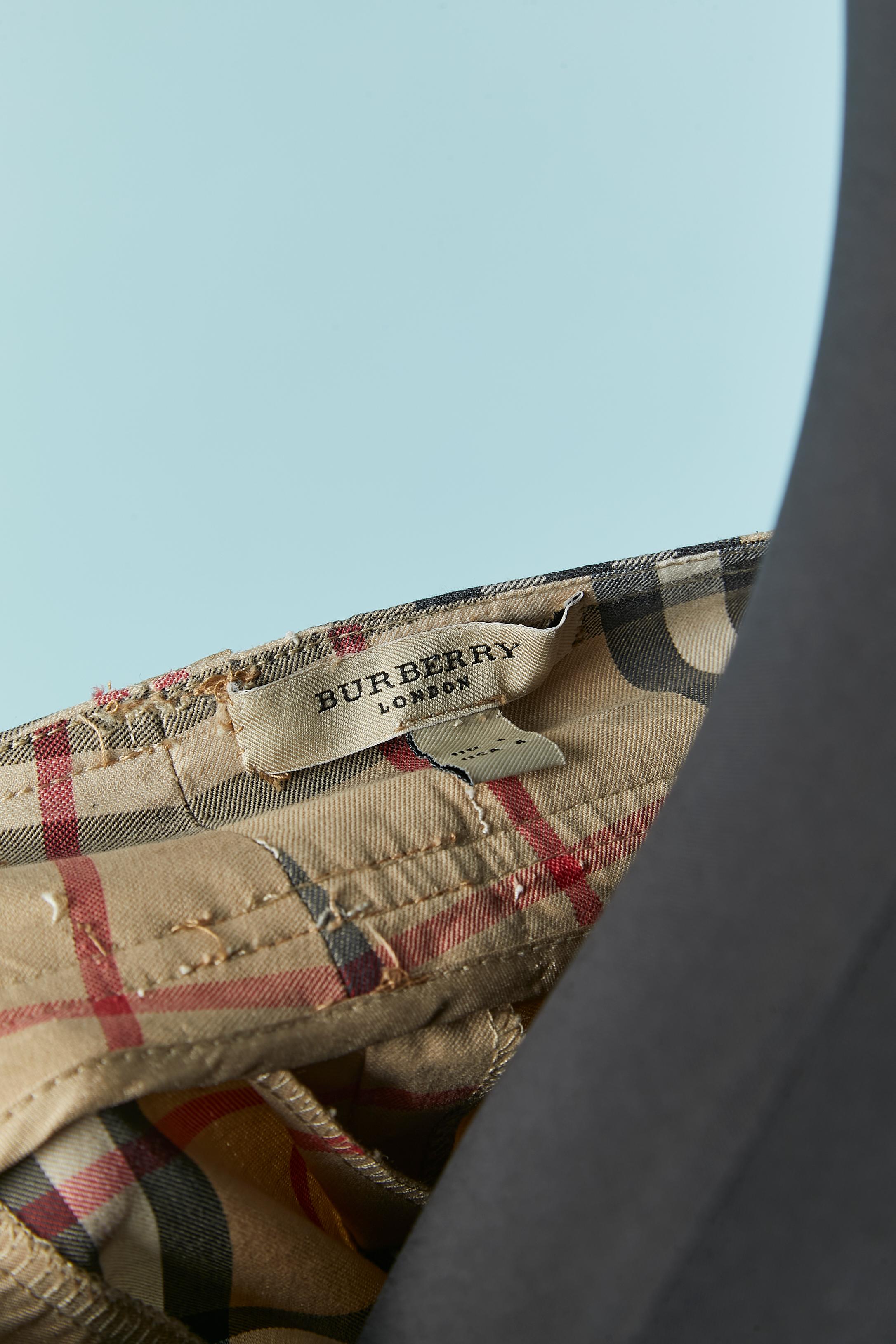 Bermuda en coton à motif écossais Burberry London en vente 1
