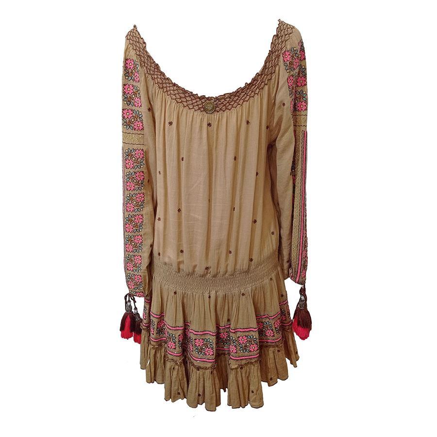 Cotton Beige and pink color Embroidered with sequins applications Long sleeves Boat neckline with elastic and tassels Shoulder/hem length cm 94 (37 inches)
