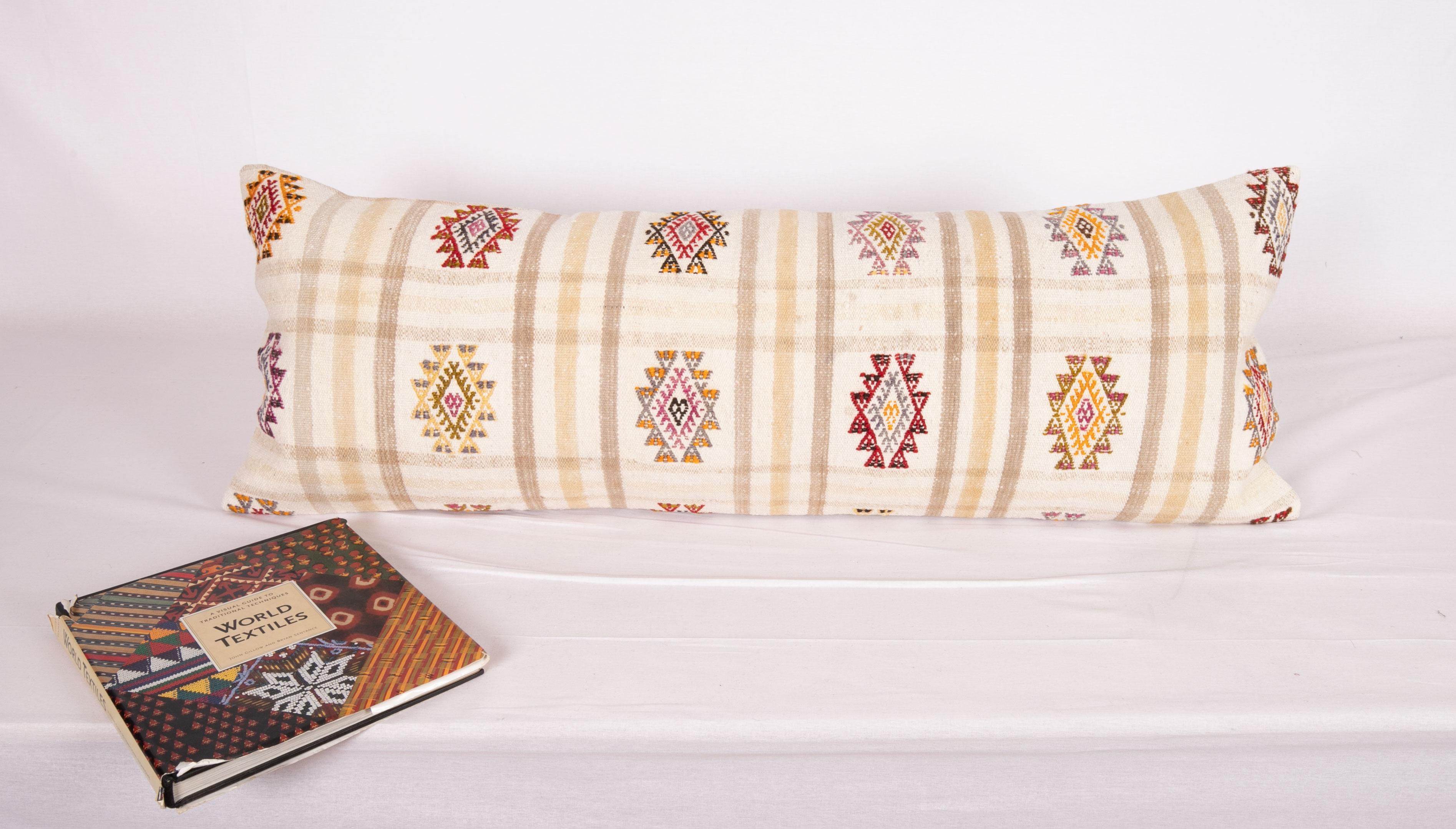 Cotton Cicim Pillow Case Made from an Anatolian Cicim Kilim, Mid-20th Century In Good Condition For Sale In Istanbul, TR