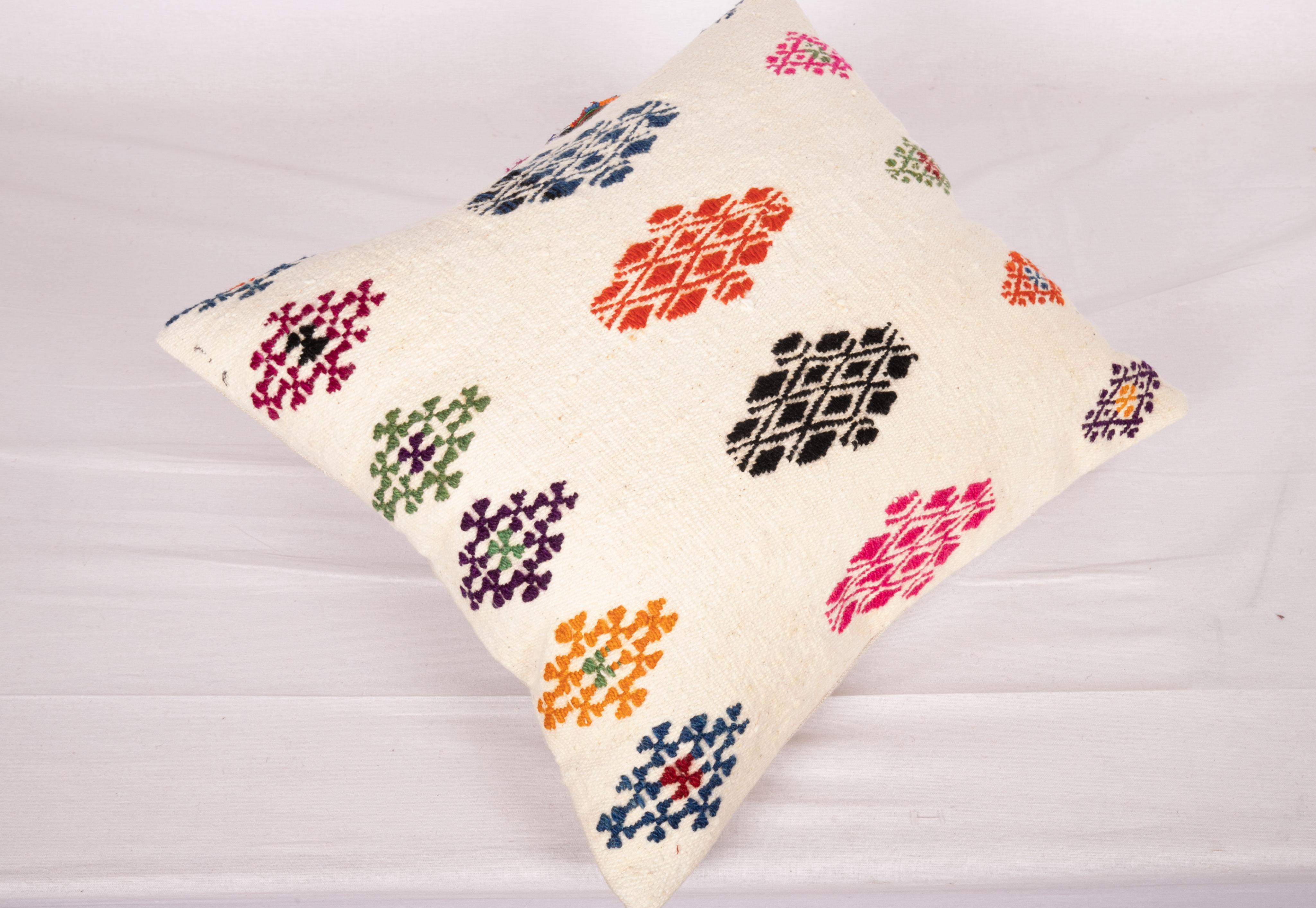 Cotton Cicim Pillowcase Made from an Anatolian Cicim Kilim, Mid-20th Century In Good Condition In Istanbul, TR