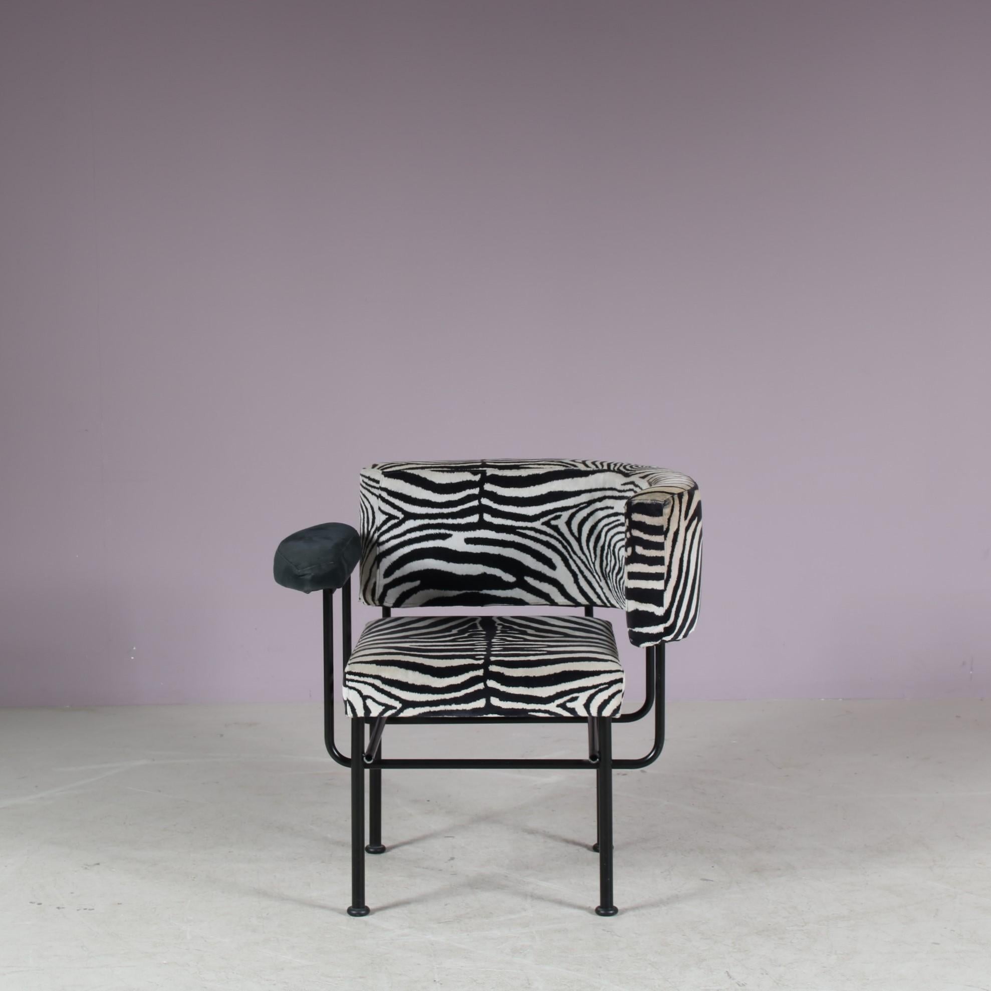 A beautiful lounge chair, model “Cotton Club”, designed by Carlo Forcolini and manufactured by Alias in Italy around 1980.

An striking design by one of the most influential Italian designers! It’s unique design combines round and square shapes into