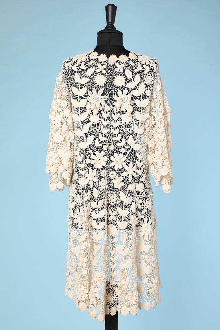 Cotton coat in Irish crochet lace with flowers and cherry pattern Circa 1920's  For Sale 2