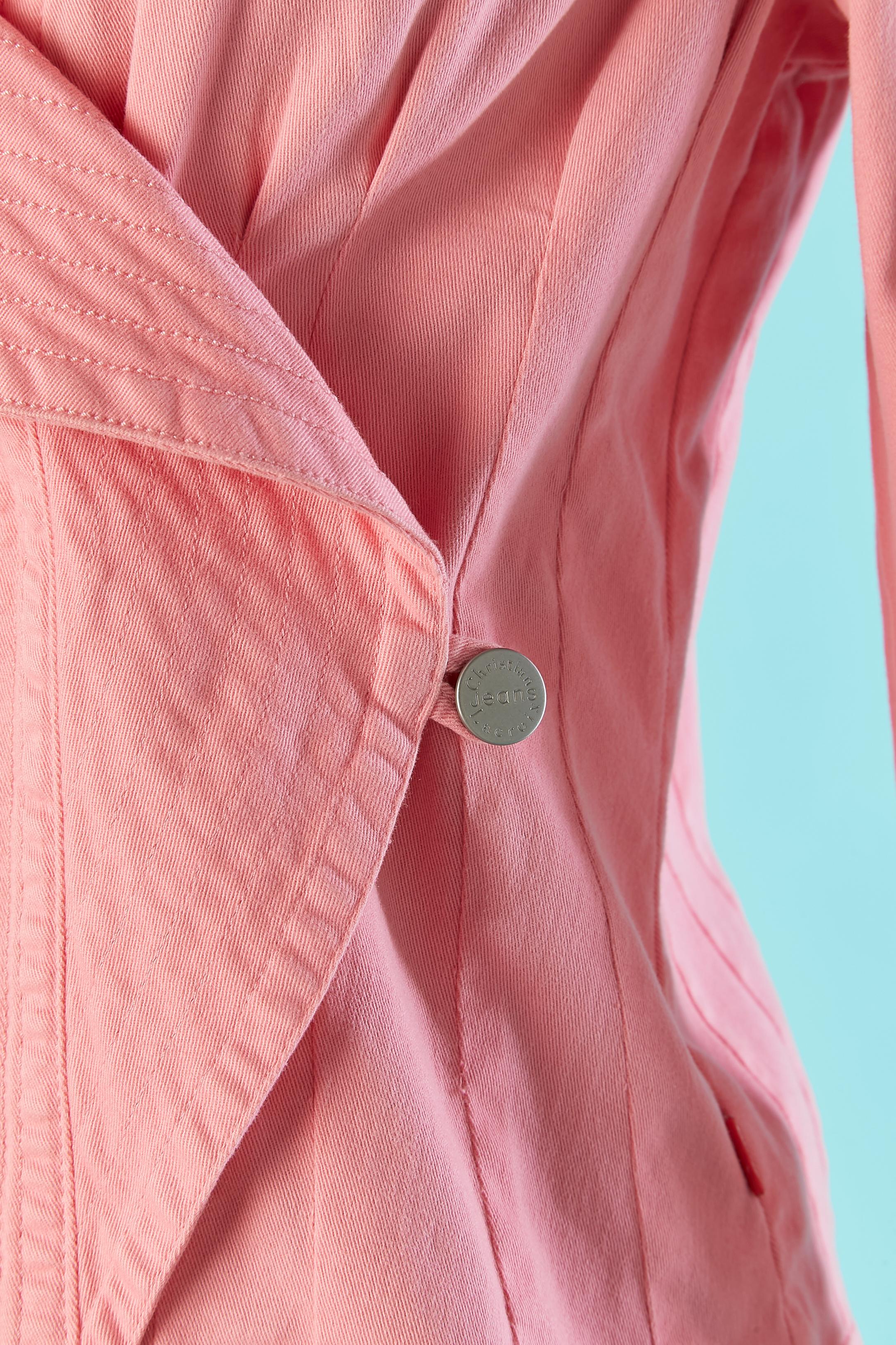 Pink cotton double-breasted jacket with top-stitched collar. Hidden zip in the middle front and branded buttons. 
Fabric composition: 98% cotton, 2% stretch
SIZE M ( but very small back width)