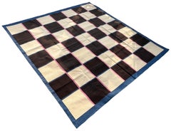 Handgefertigter, flachgewebter Baumwollteppich im Schachbrettmuster, 6 x 9, braun, blau und cremefarben, Dhurrie
