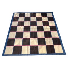Handgefertigter, flachgewebter Baumwollteppich im Schachbrettmuster, 6 x 9, braun, blau und cremefarben, Dhurrie