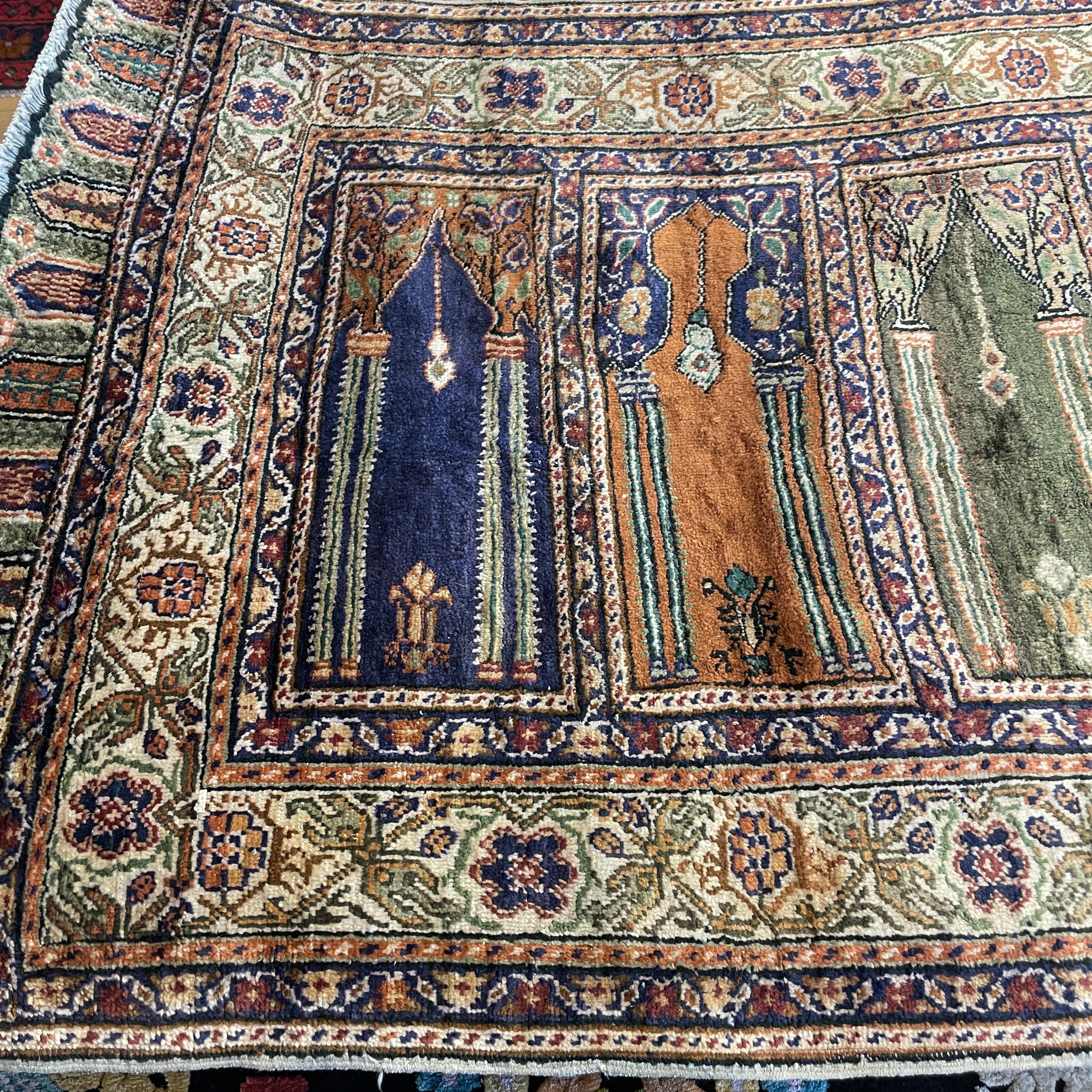 Beautiful Turkish cotton Kayseri rug with multiple praying niches.

This vintage Kayseri rug is called a SAPH, which is a typical style in rugs from Kayseri or Hereke. Surrounded by few borders, there is an inner filed showing multiple prayer